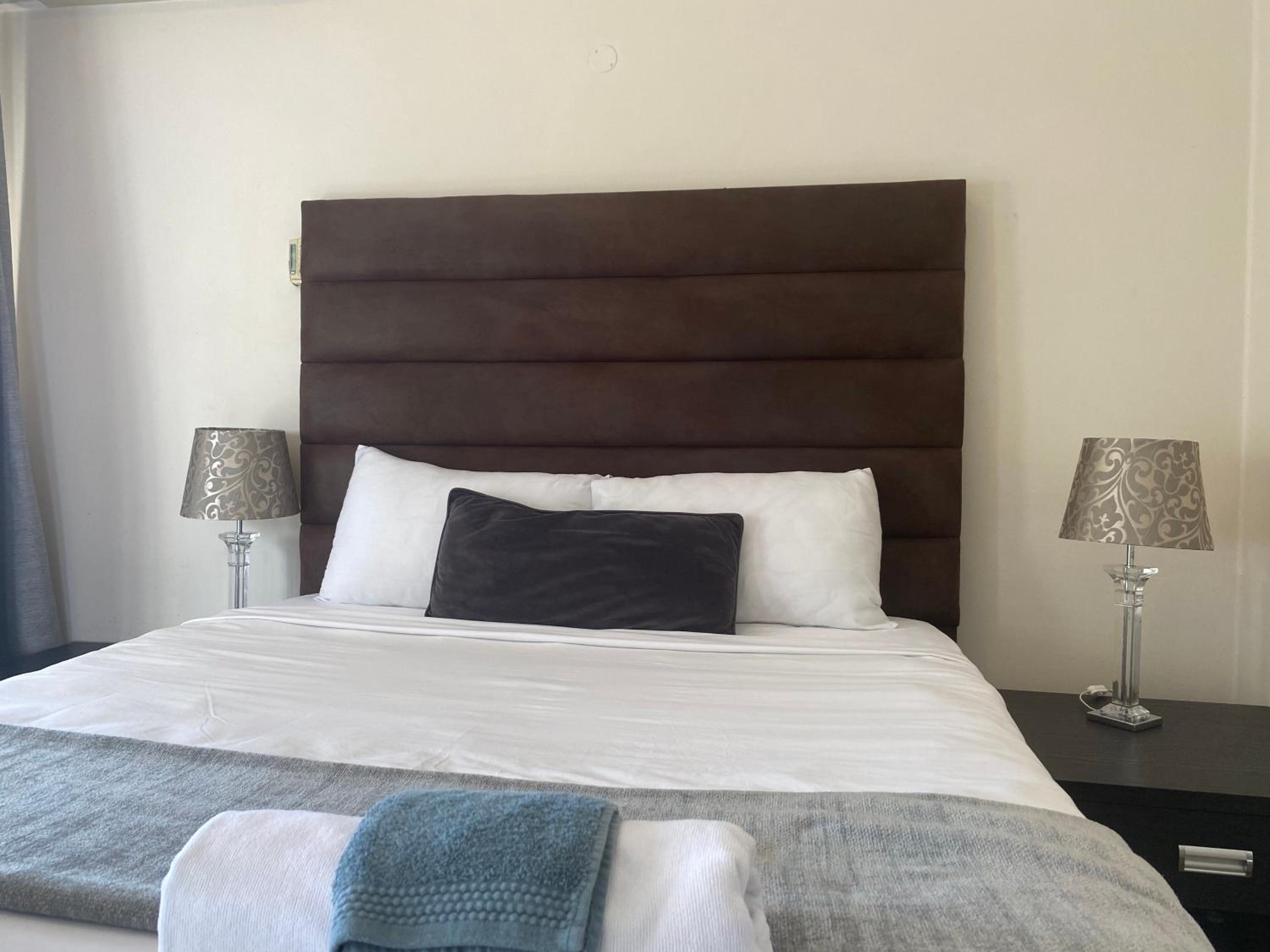 Double Room with Shared Bathroom photo 2