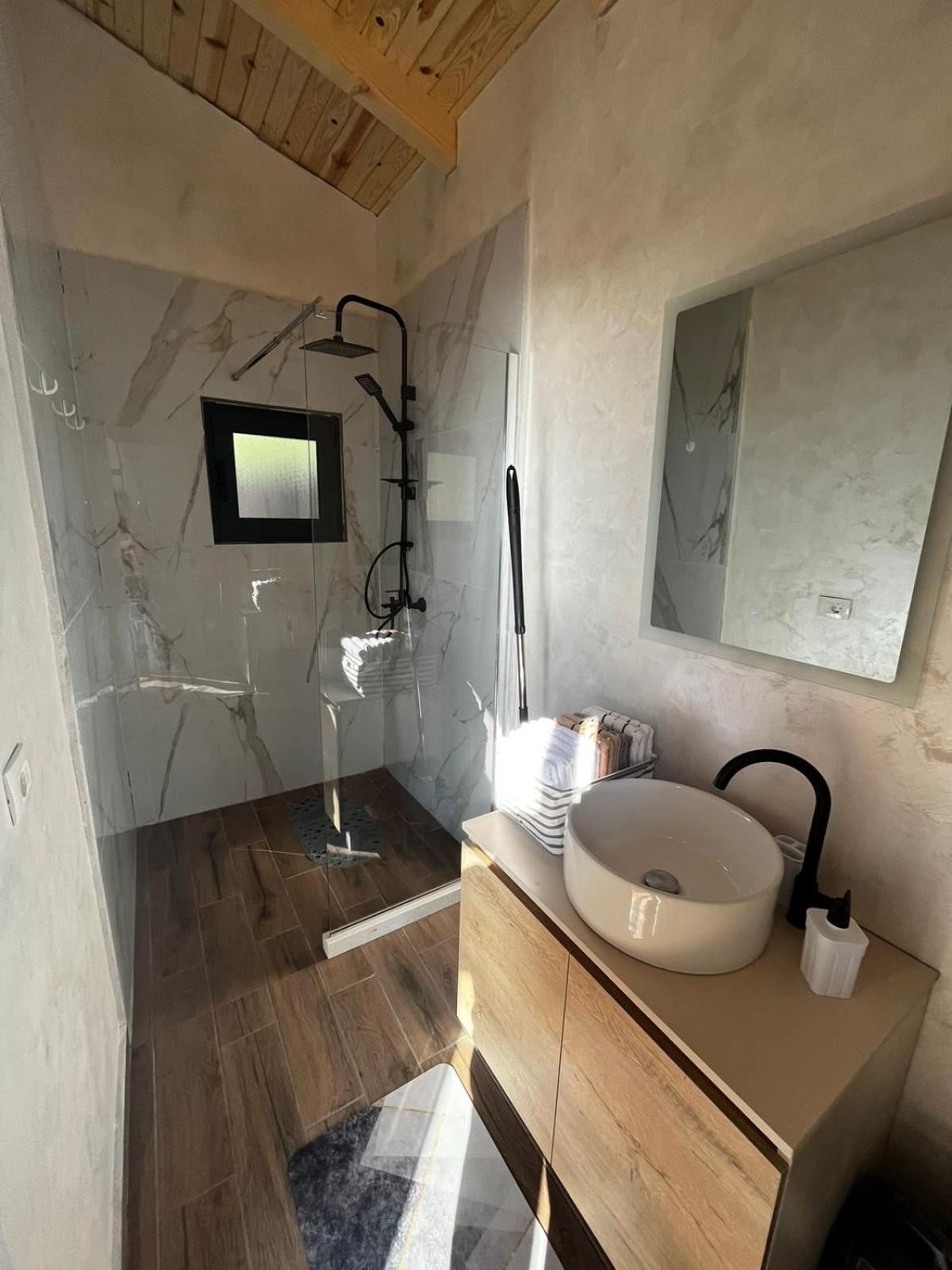 One-Bedroom House photo 3