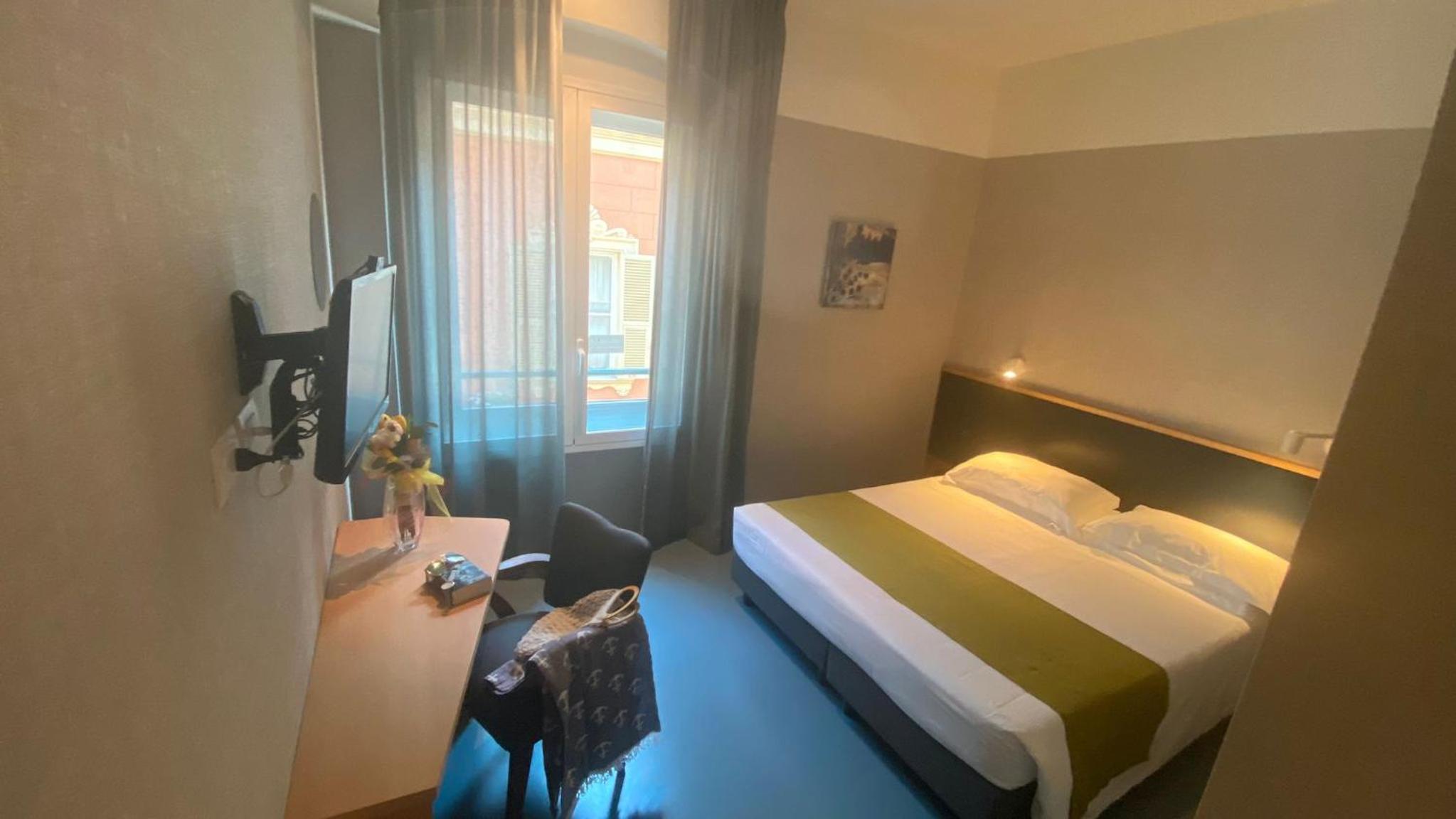 Economy Double Room - Photo 3