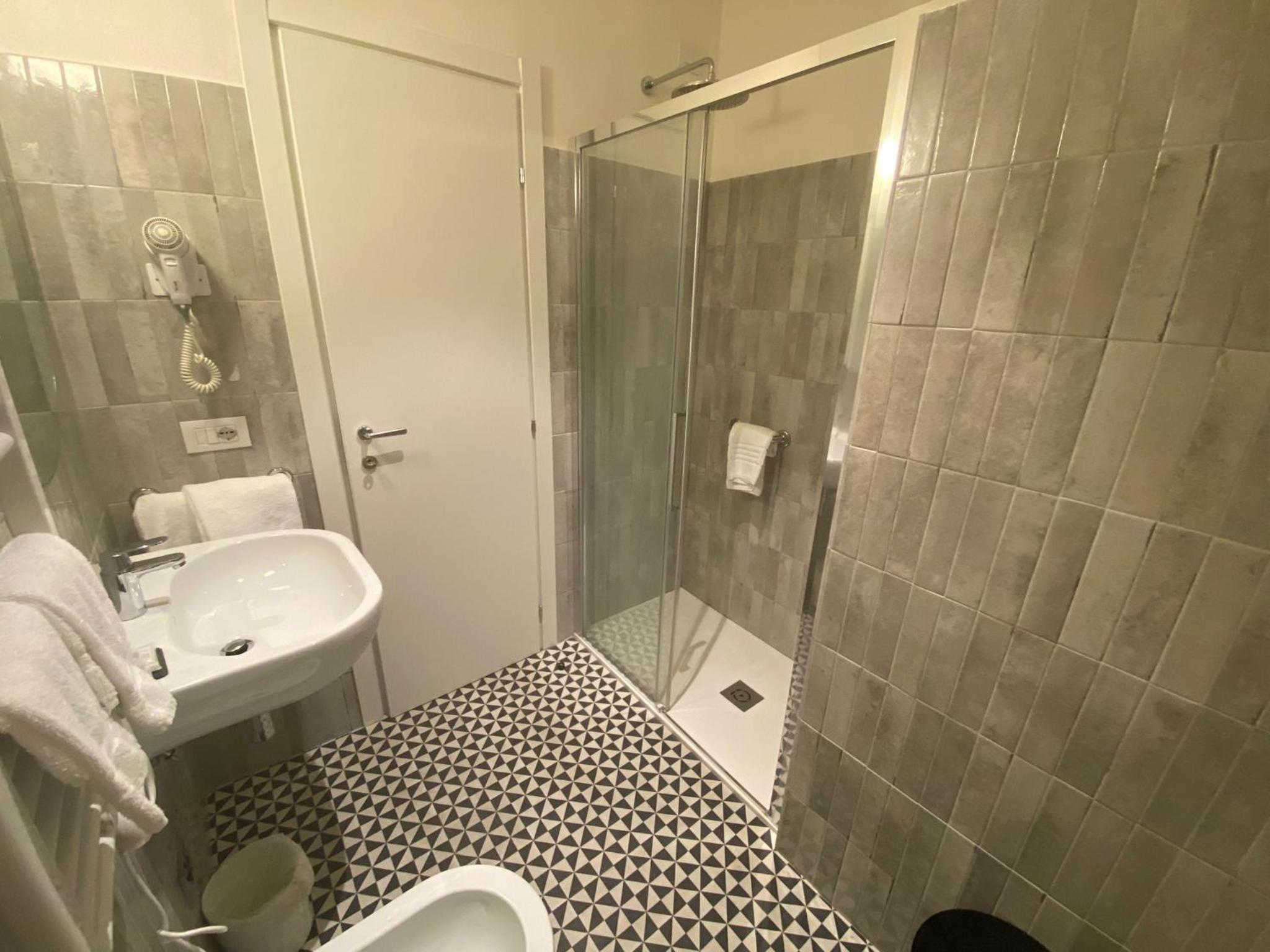 Economy Double Room - Photo 4