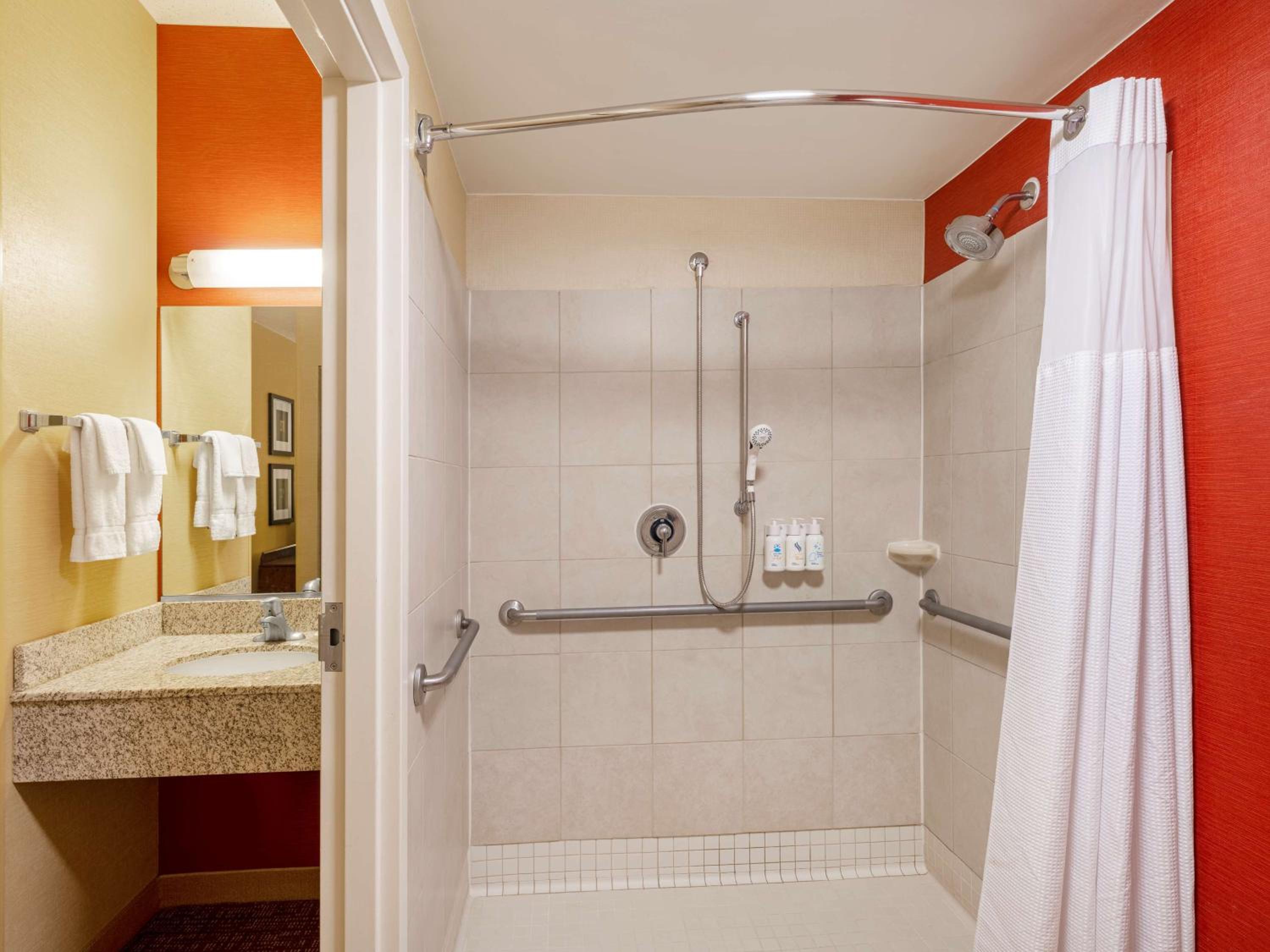 King Room - Hearing Accessible - Photo 3