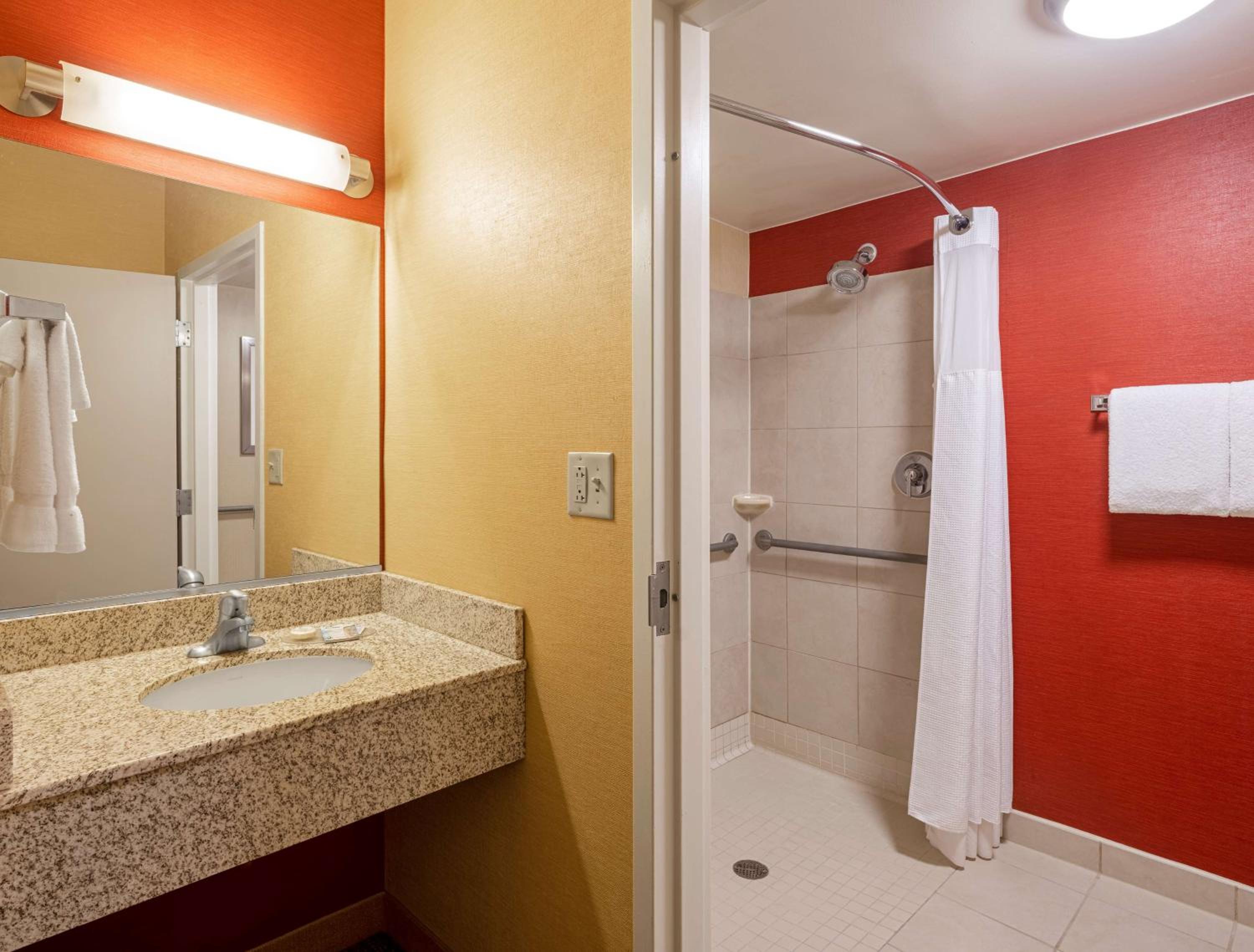 King Room - Hearing Accessible - Photo 5