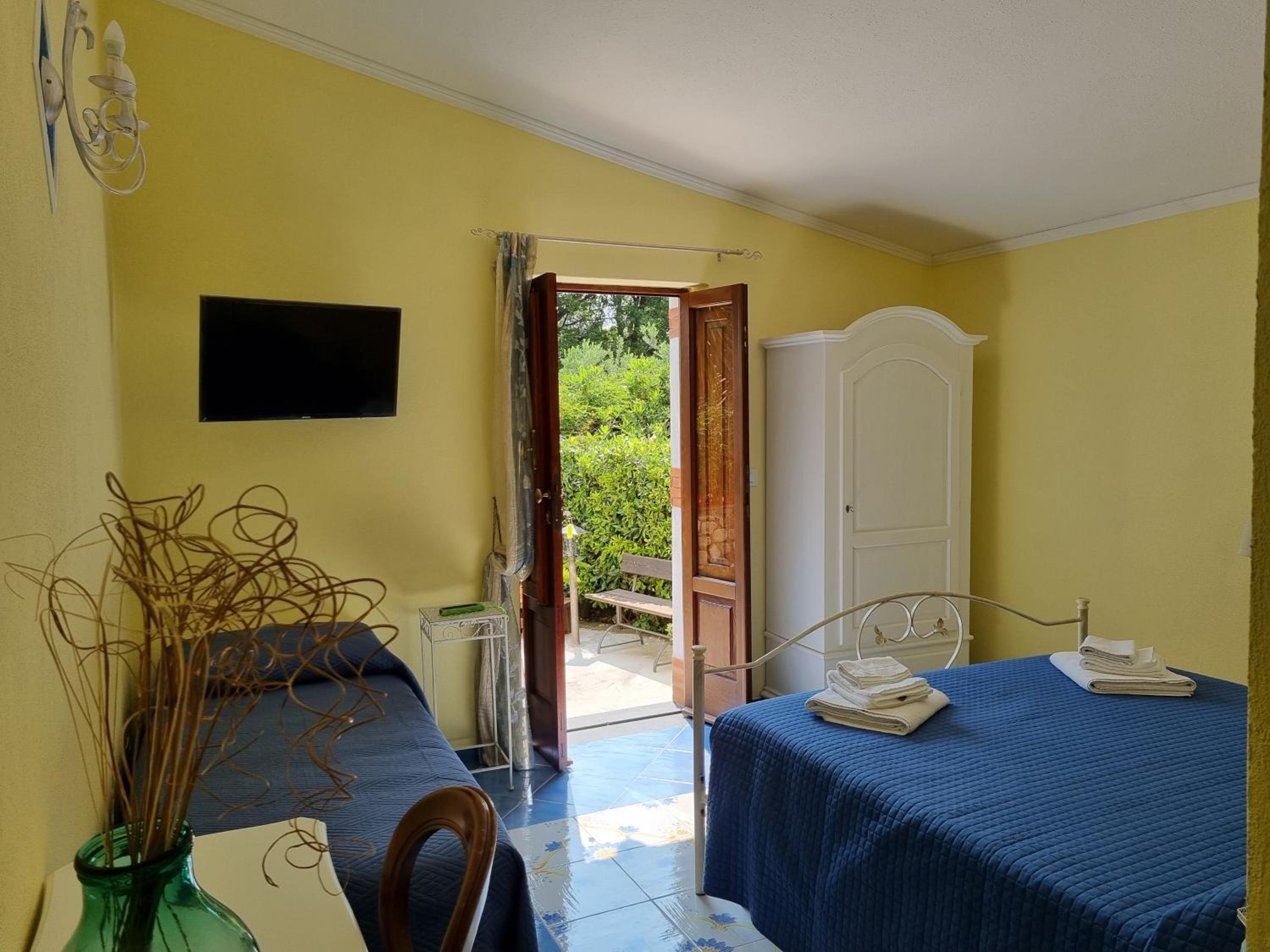 Triple Room with Private Bathroom photo 3
