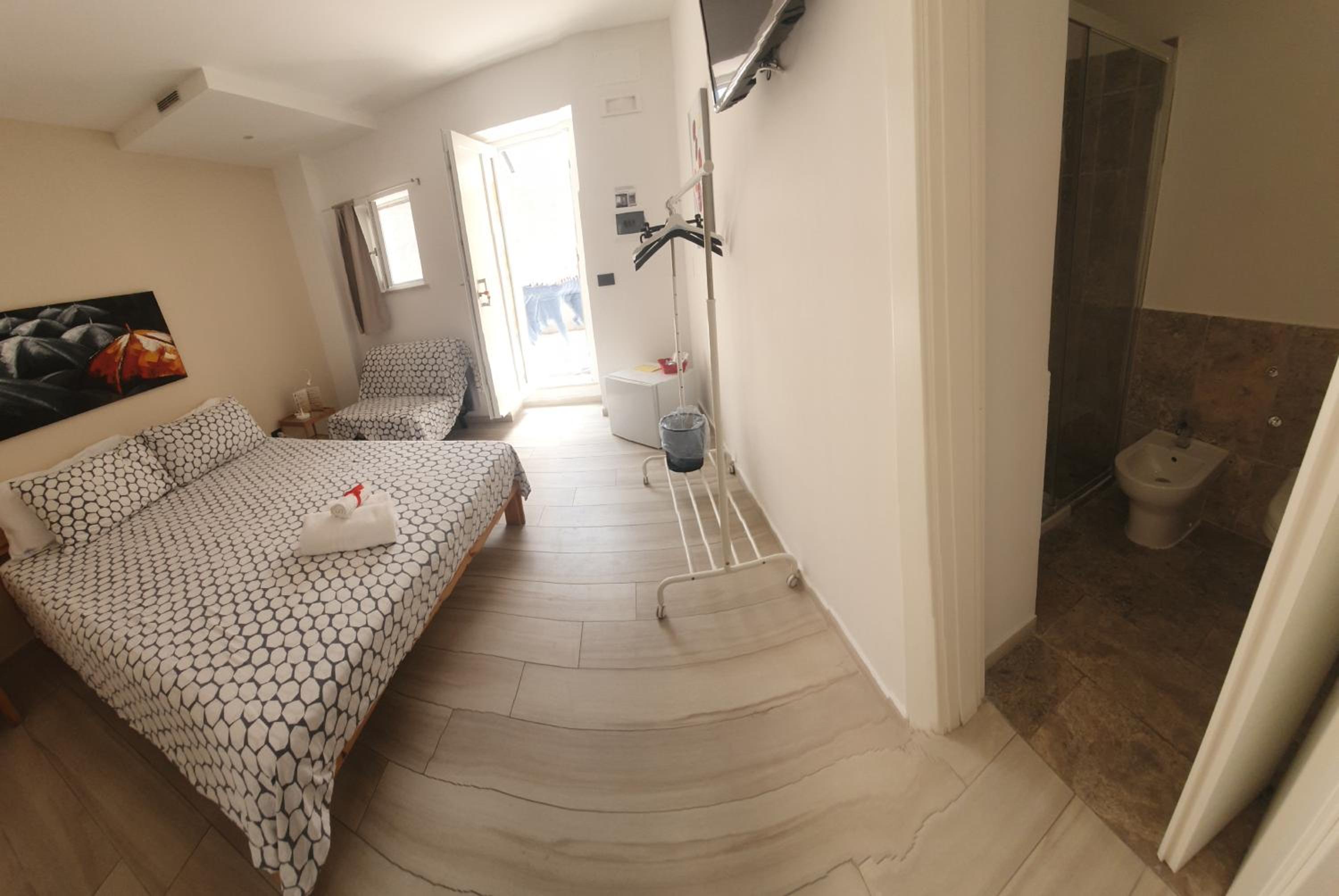 Basic Triple Room - Photo 9