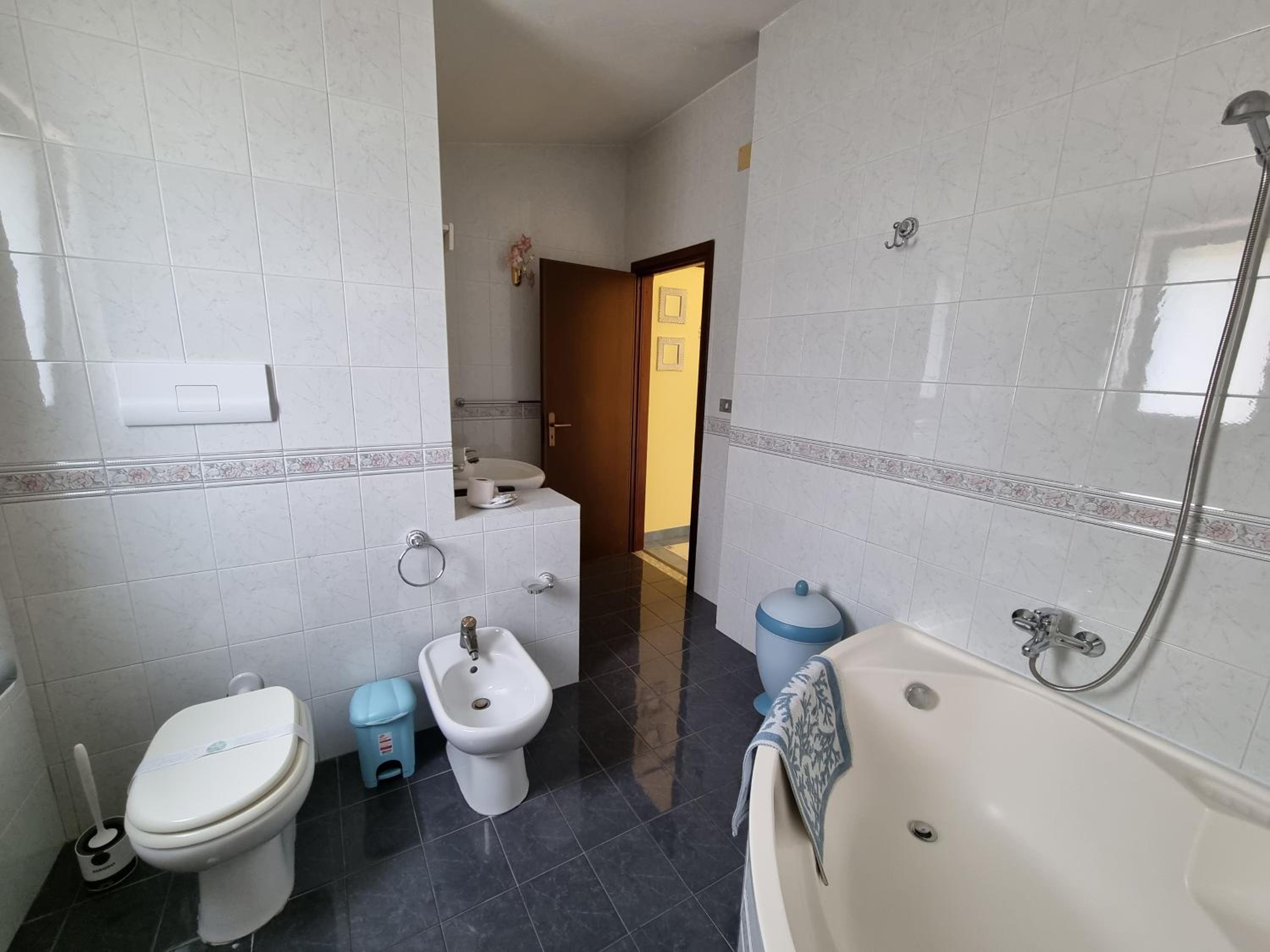 Triple Room with Private Bathroom photo 2