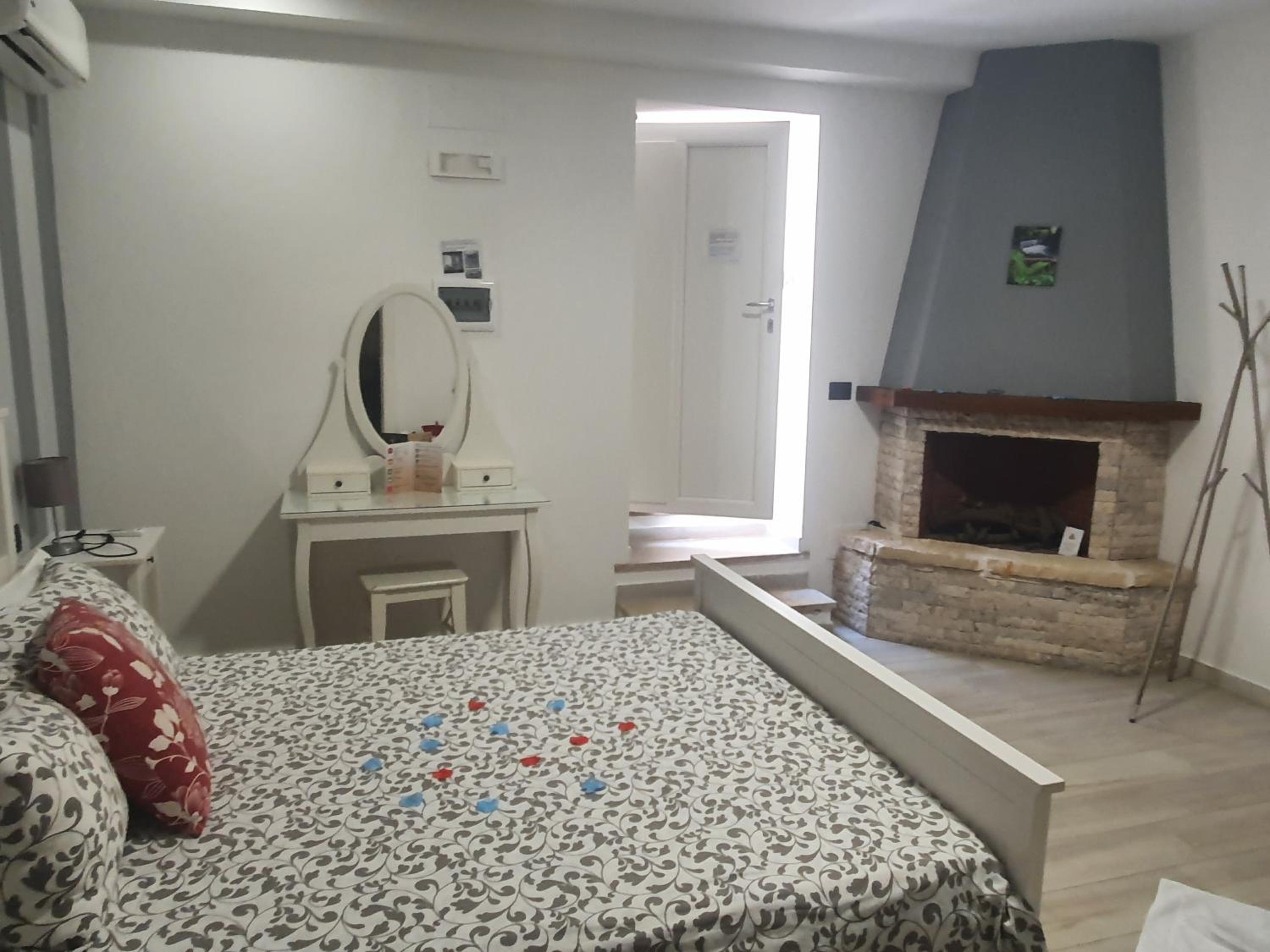 Junior Suite with jacuzzi - Photo 2