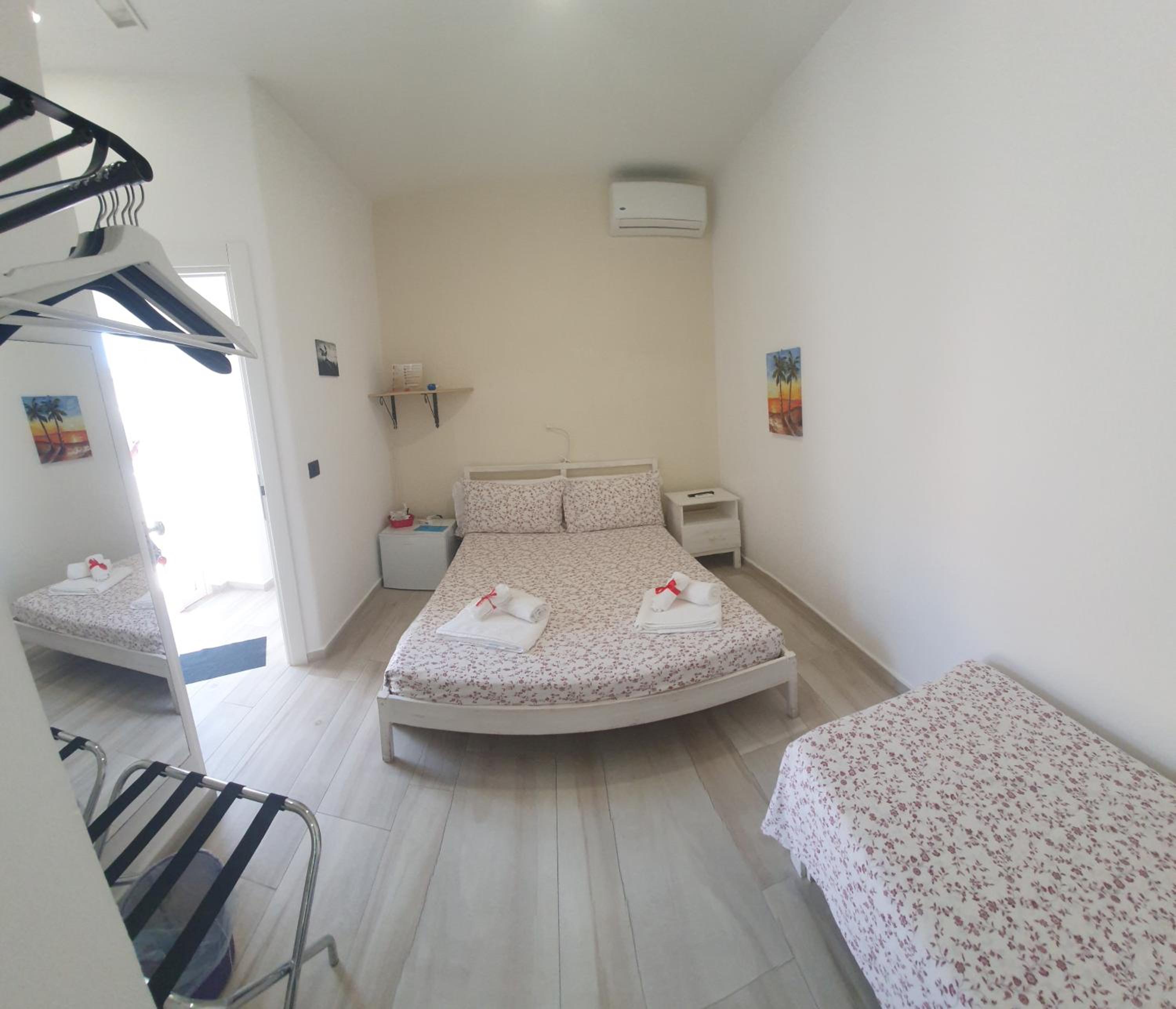 Triple Room with Bathroom - Photo 11