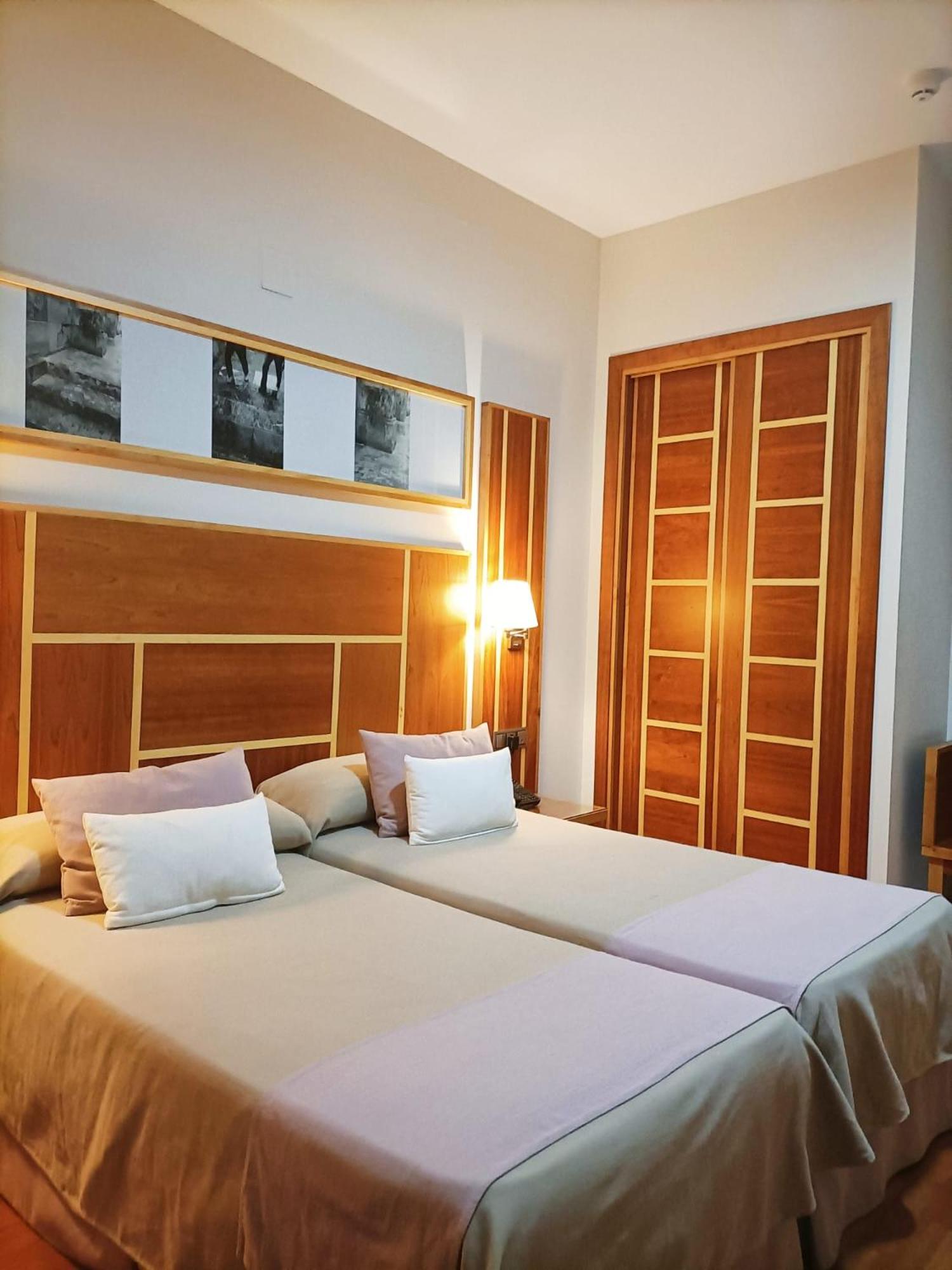 Double Room - Photo 18