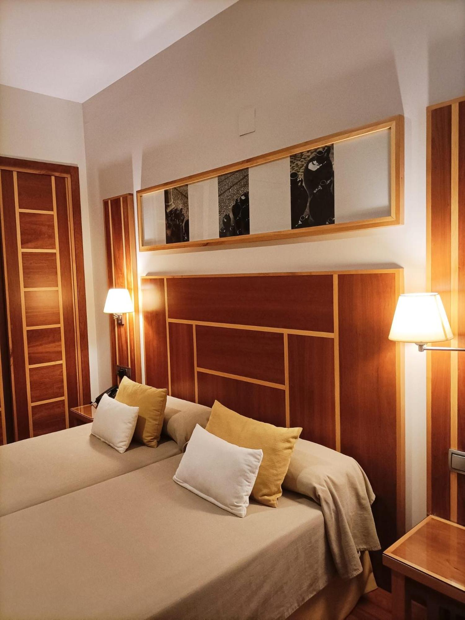 Double Room - Photo 13