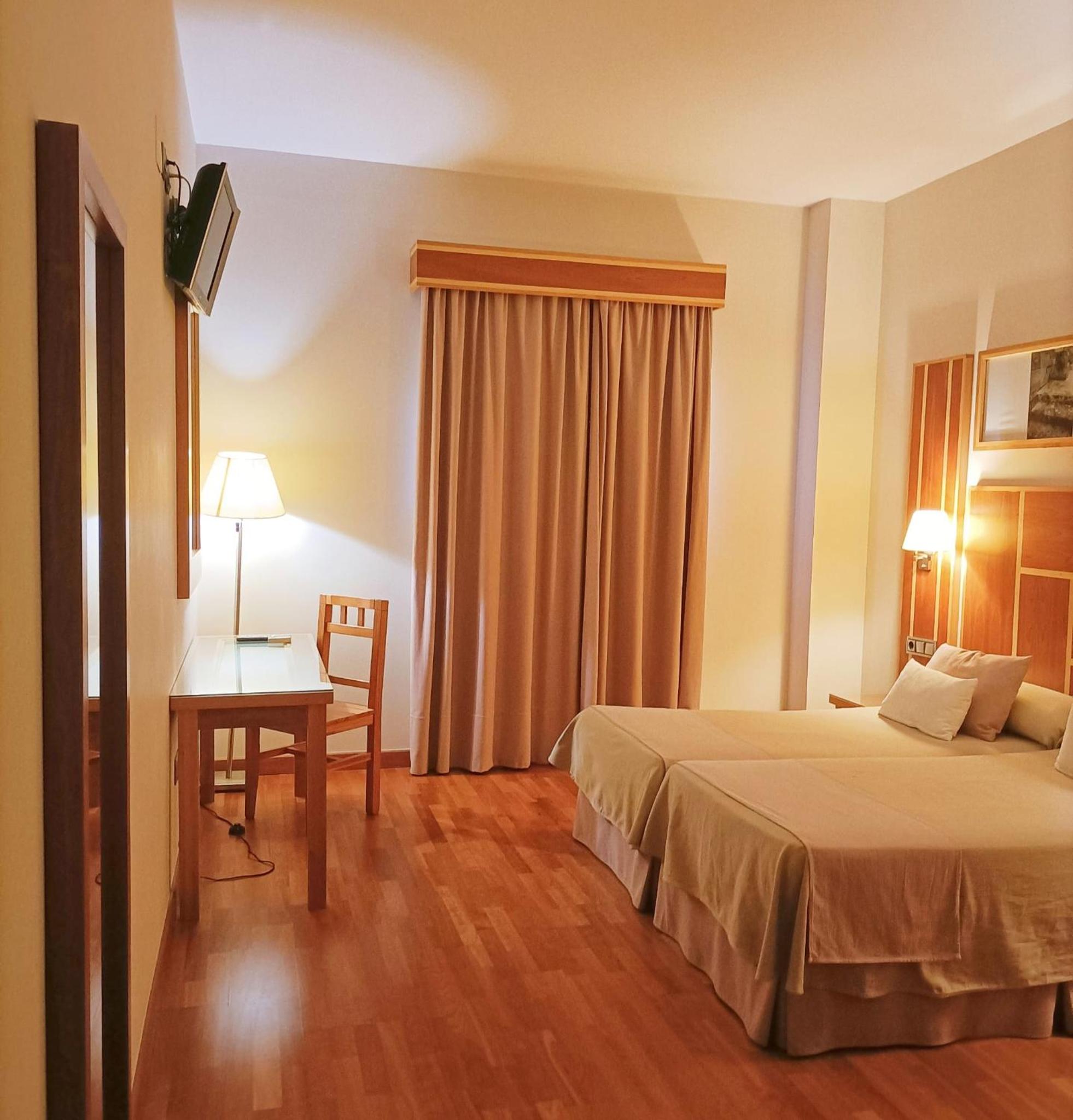 Double Room - Photo 11