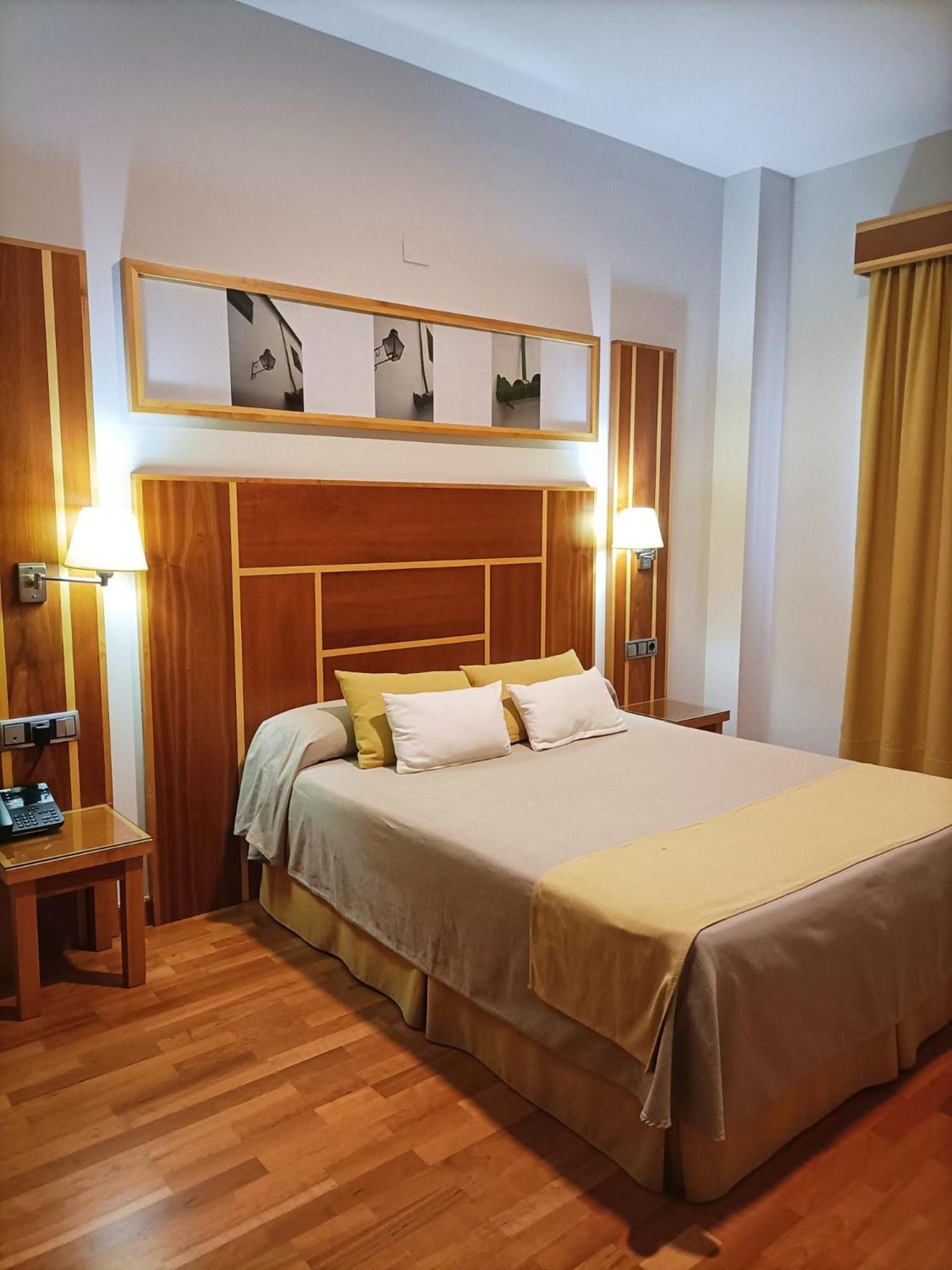 Double Room - Photo 10