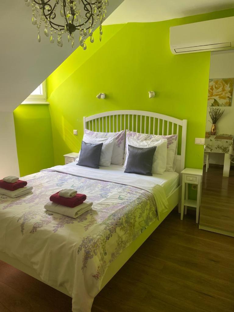 Studio Apartment - Photo 19
