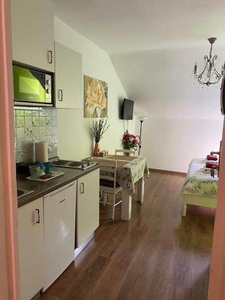 Studio Apartment - Photo 29
