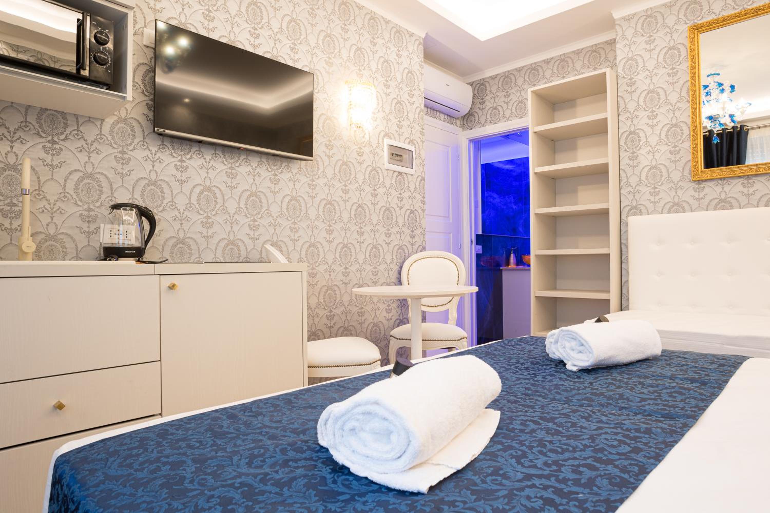 Luxury Triple Room - Photo 9