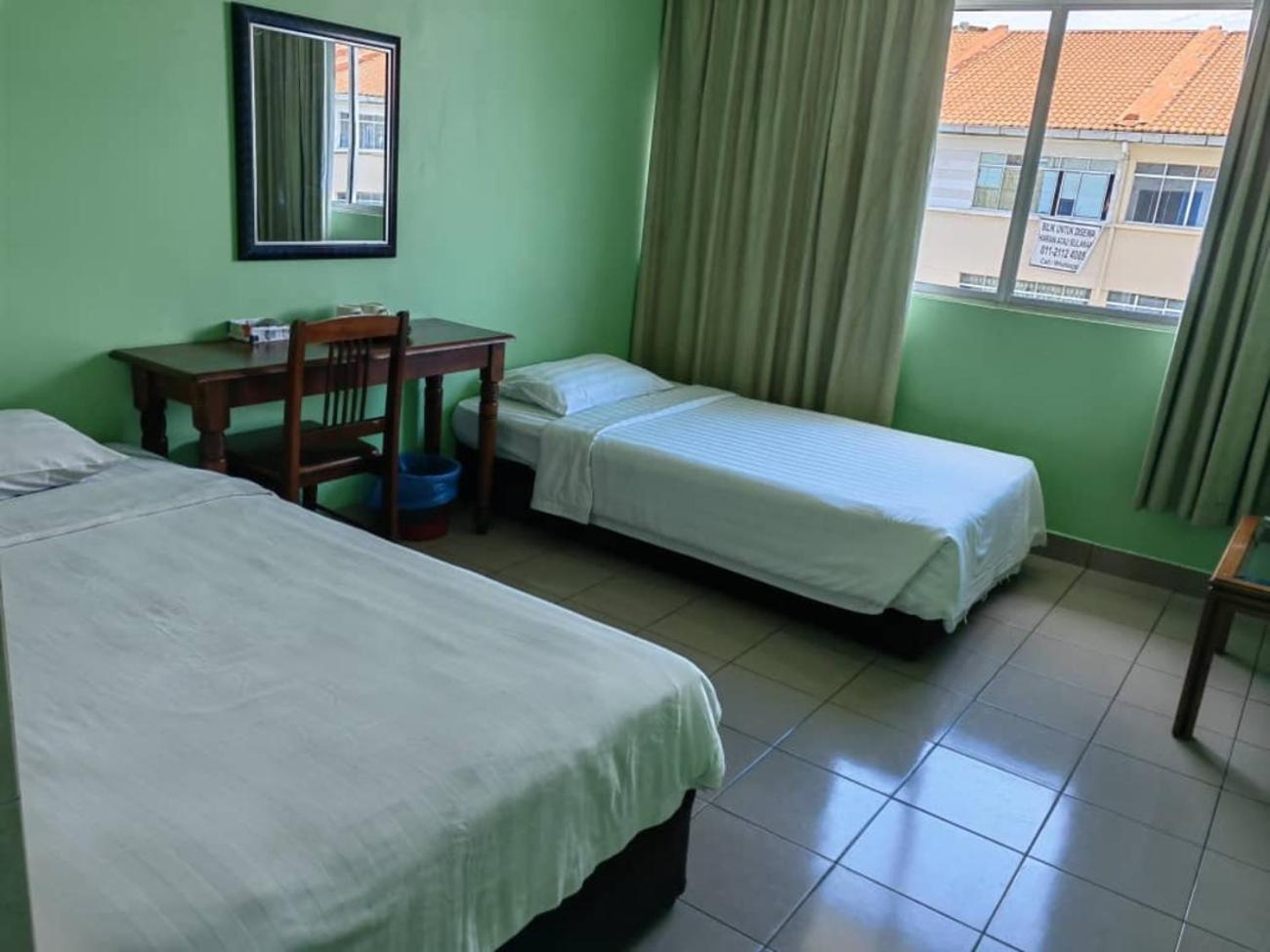 Twin Room - Photo 2