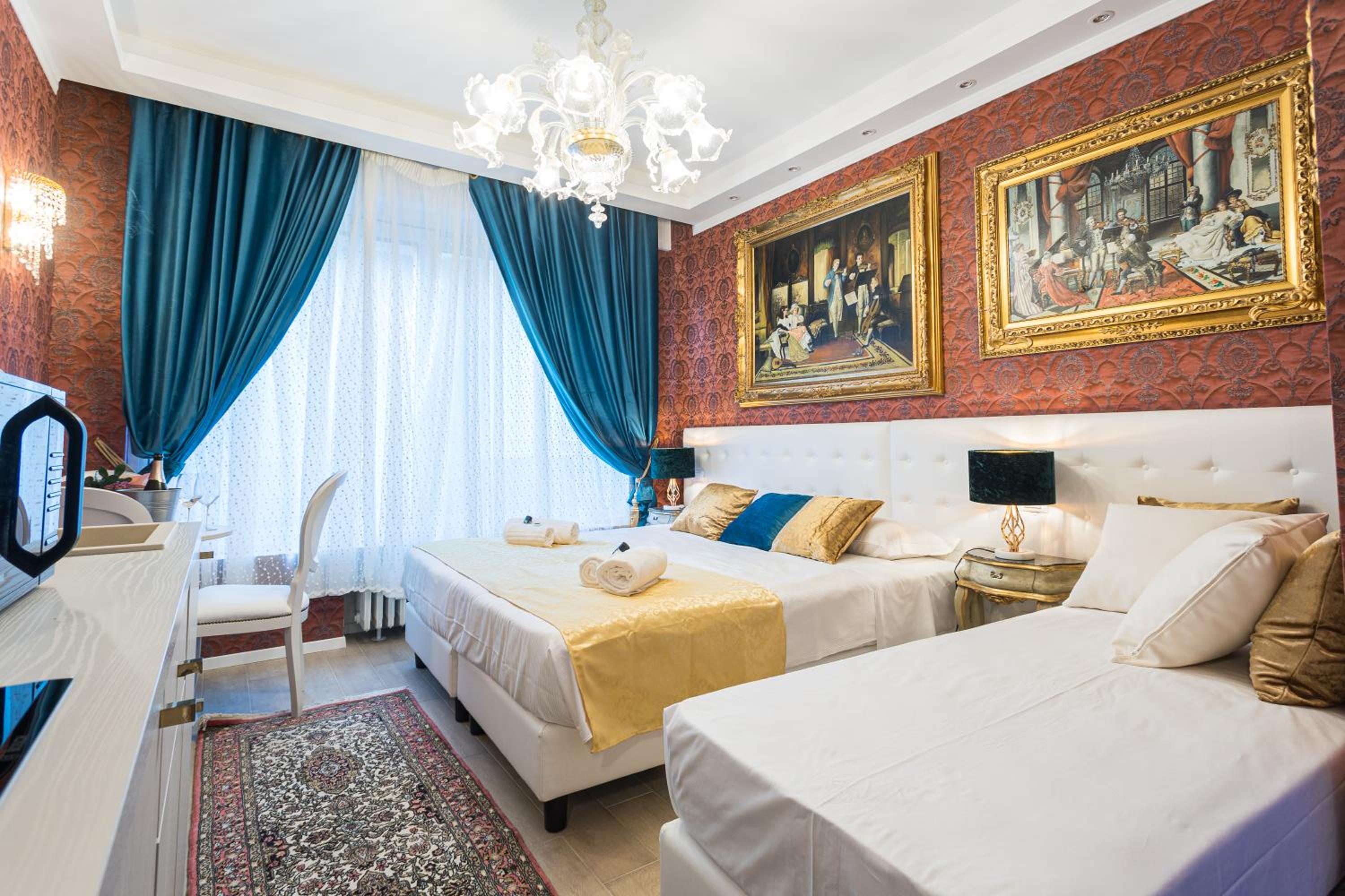 Queen Suite with Spa Bath