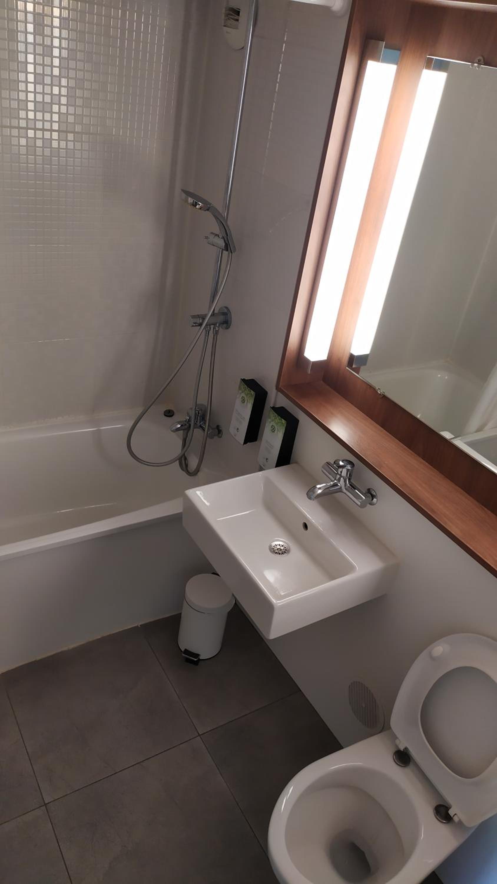 Standard Double Room - Photo 7