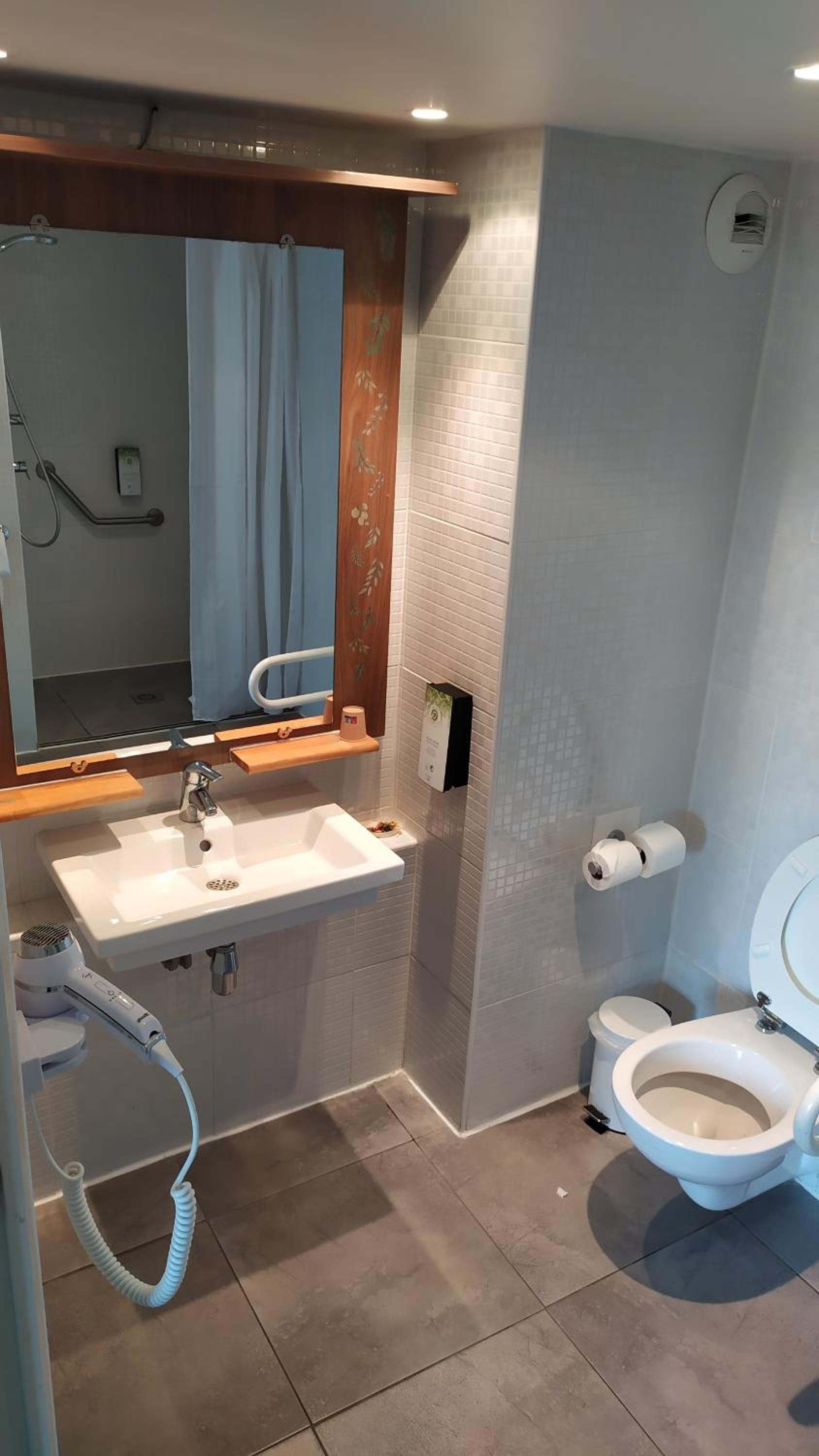 Standard Double Room - Photo 8