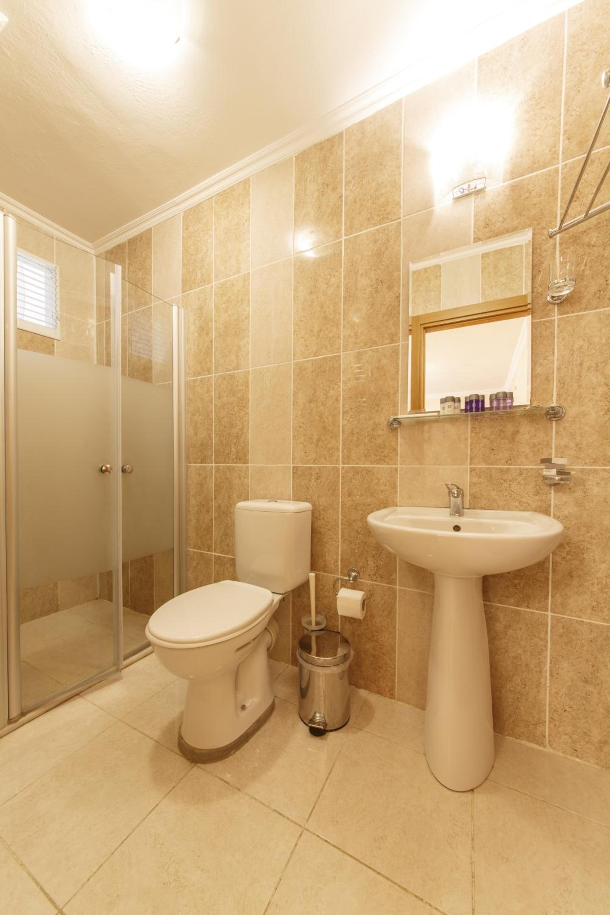 Standard Quadruple Room photo 3