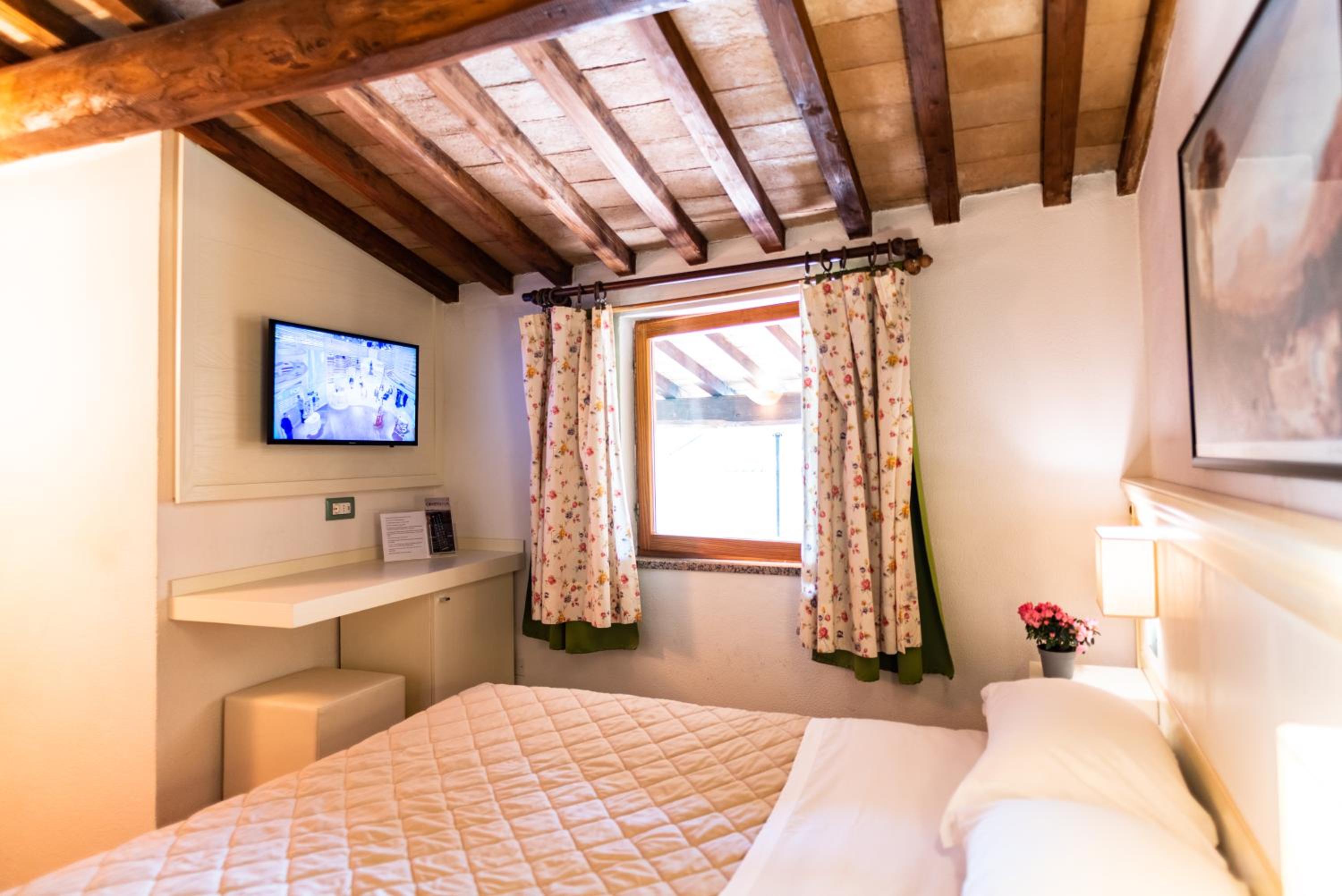 Double Room - Photo 3