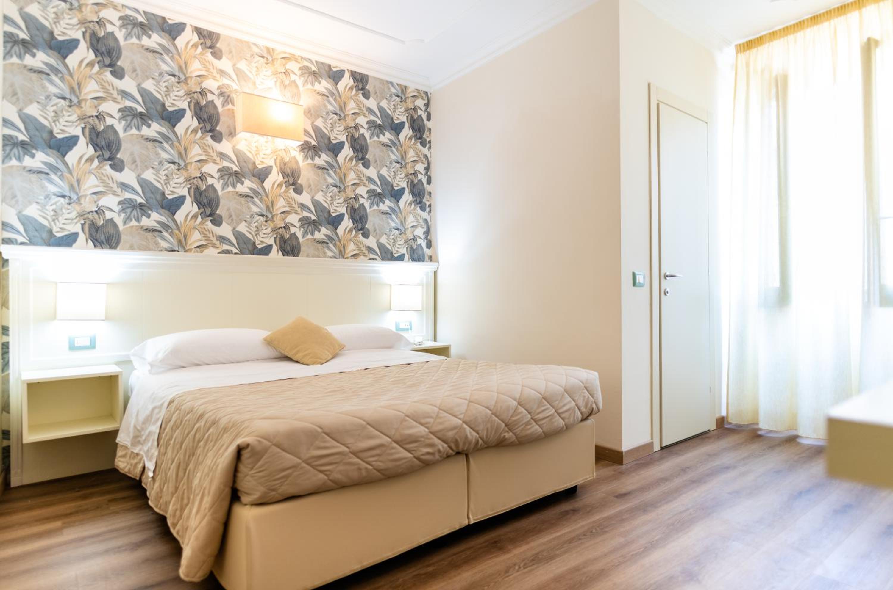 Double Room - Photo 7