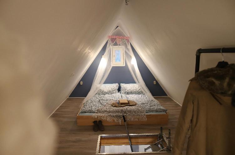 One-Bedroom House photo 1