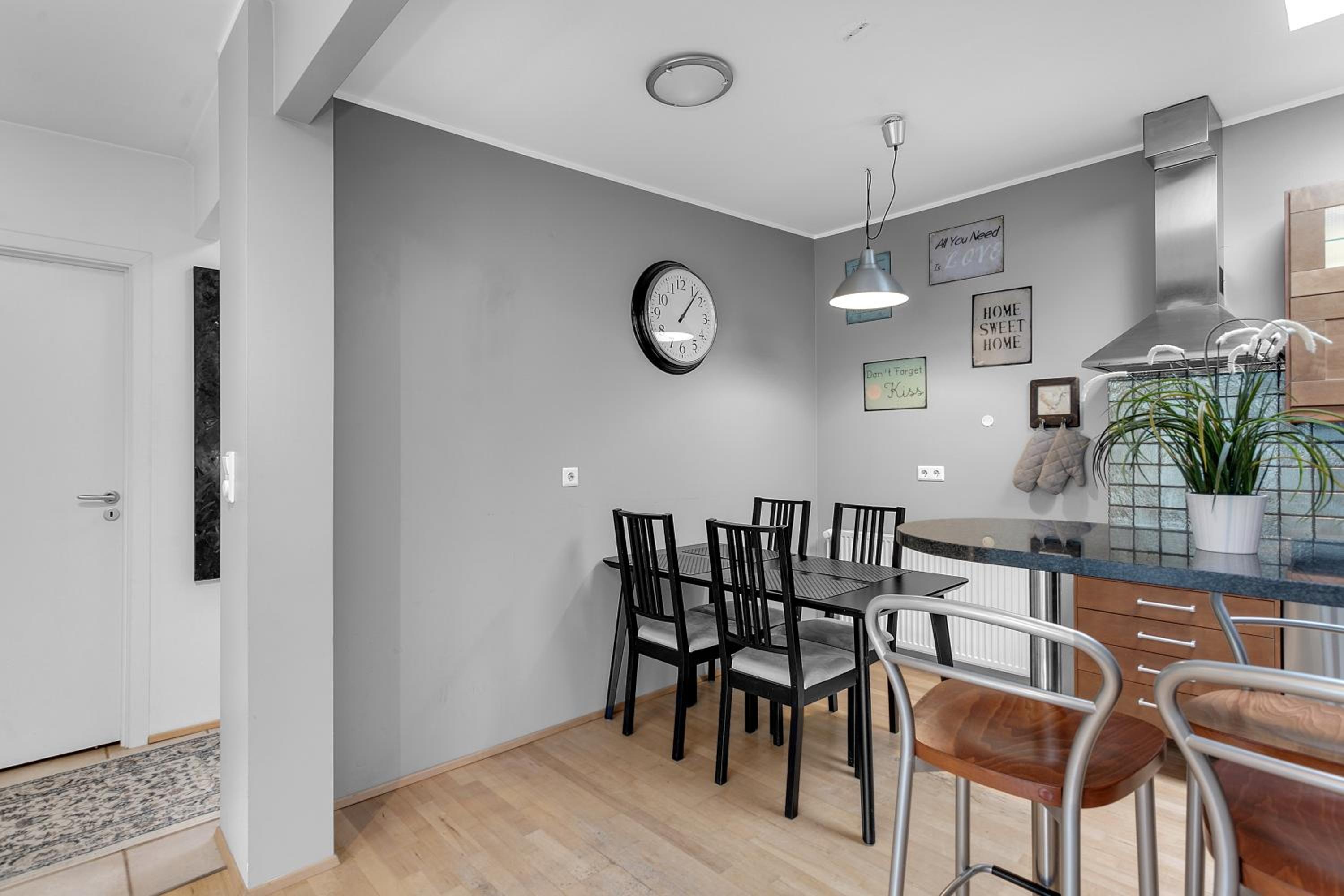 Deluxe Apartment - Photo 2