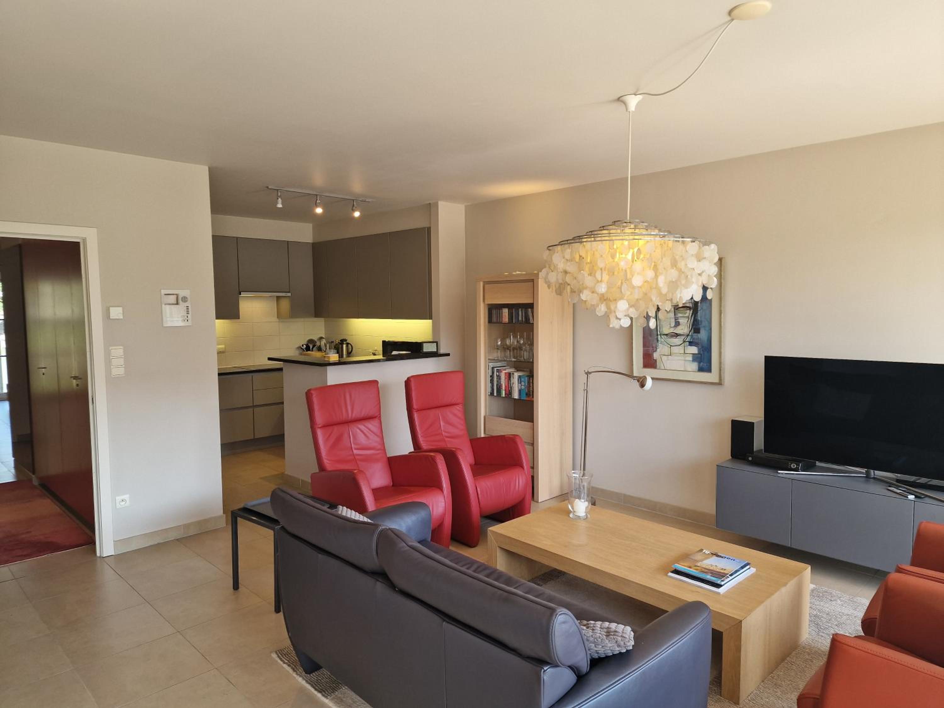 Sunny Apartment close to promenade