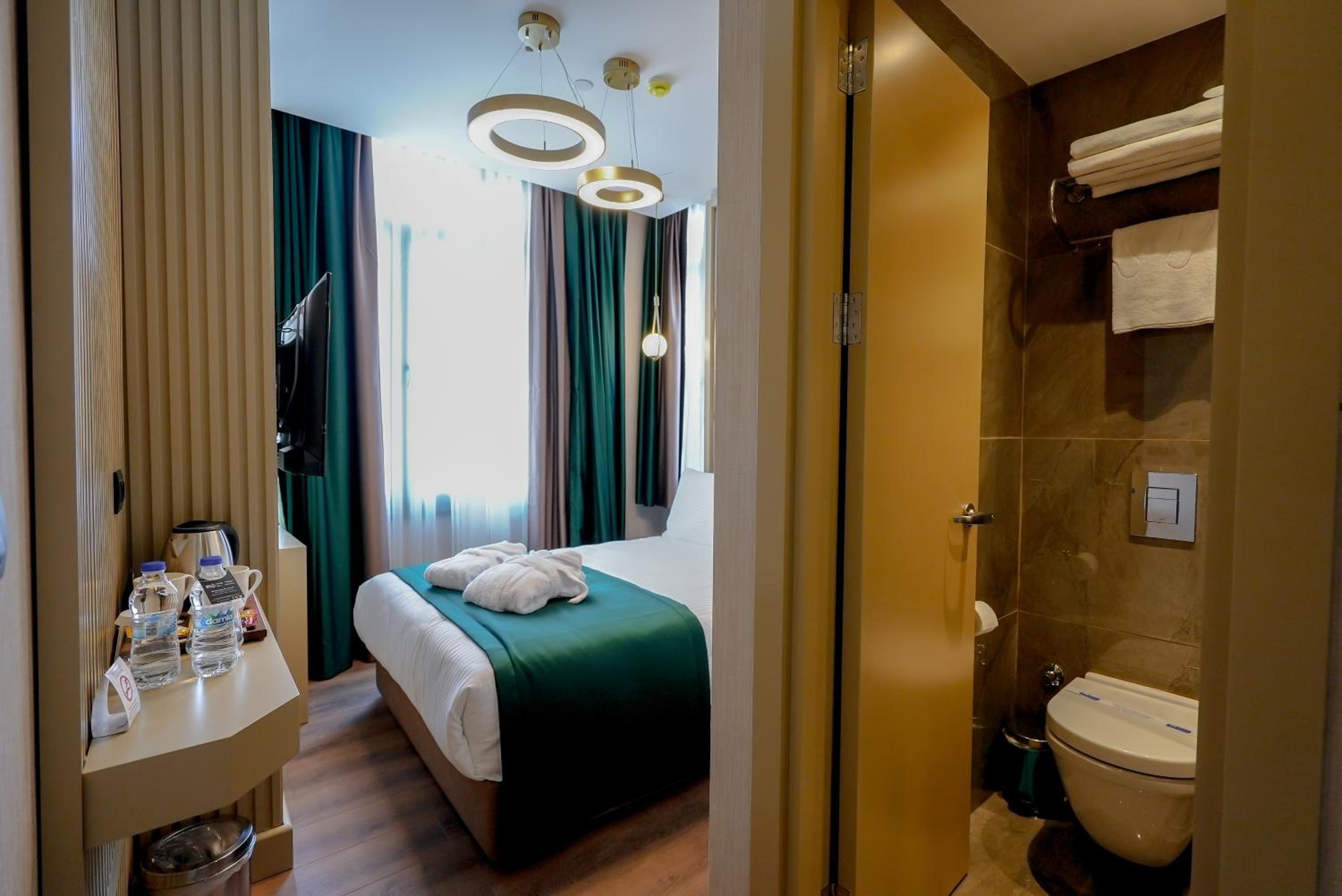 Economy Double Room photo 2