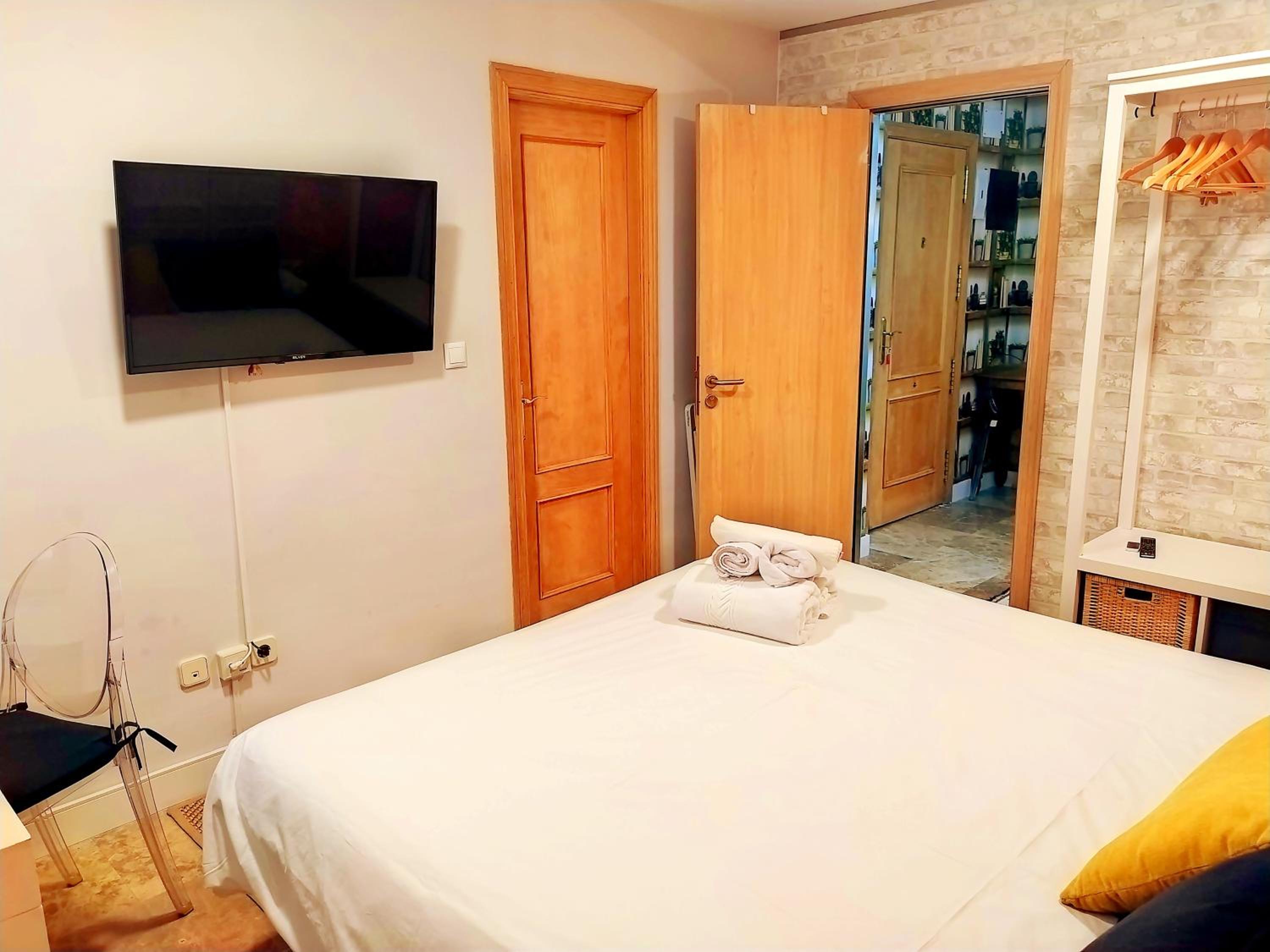 One-Bedroom Apartment - Photo 16