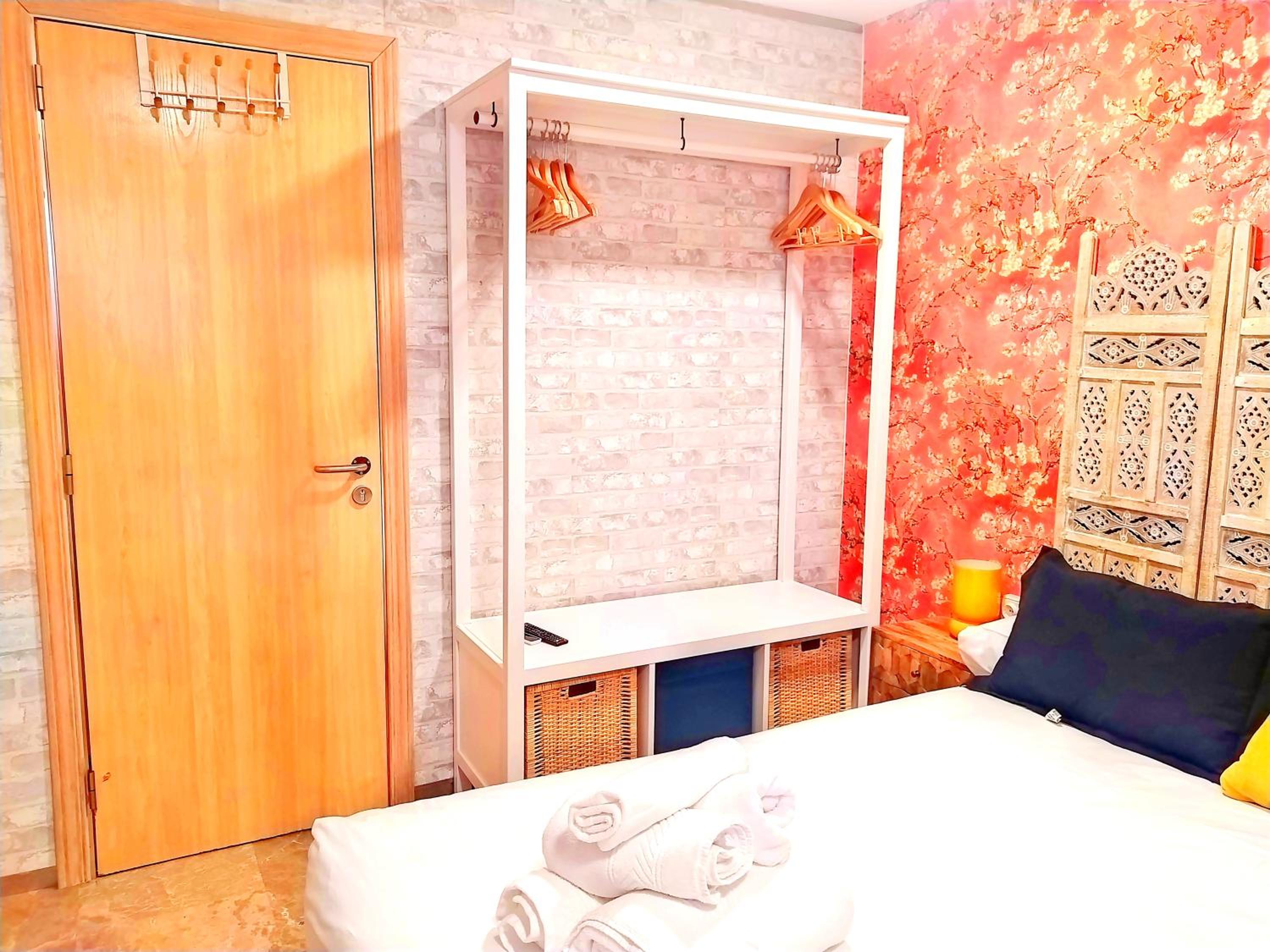 One-Bedroom Apartment - Photo 1