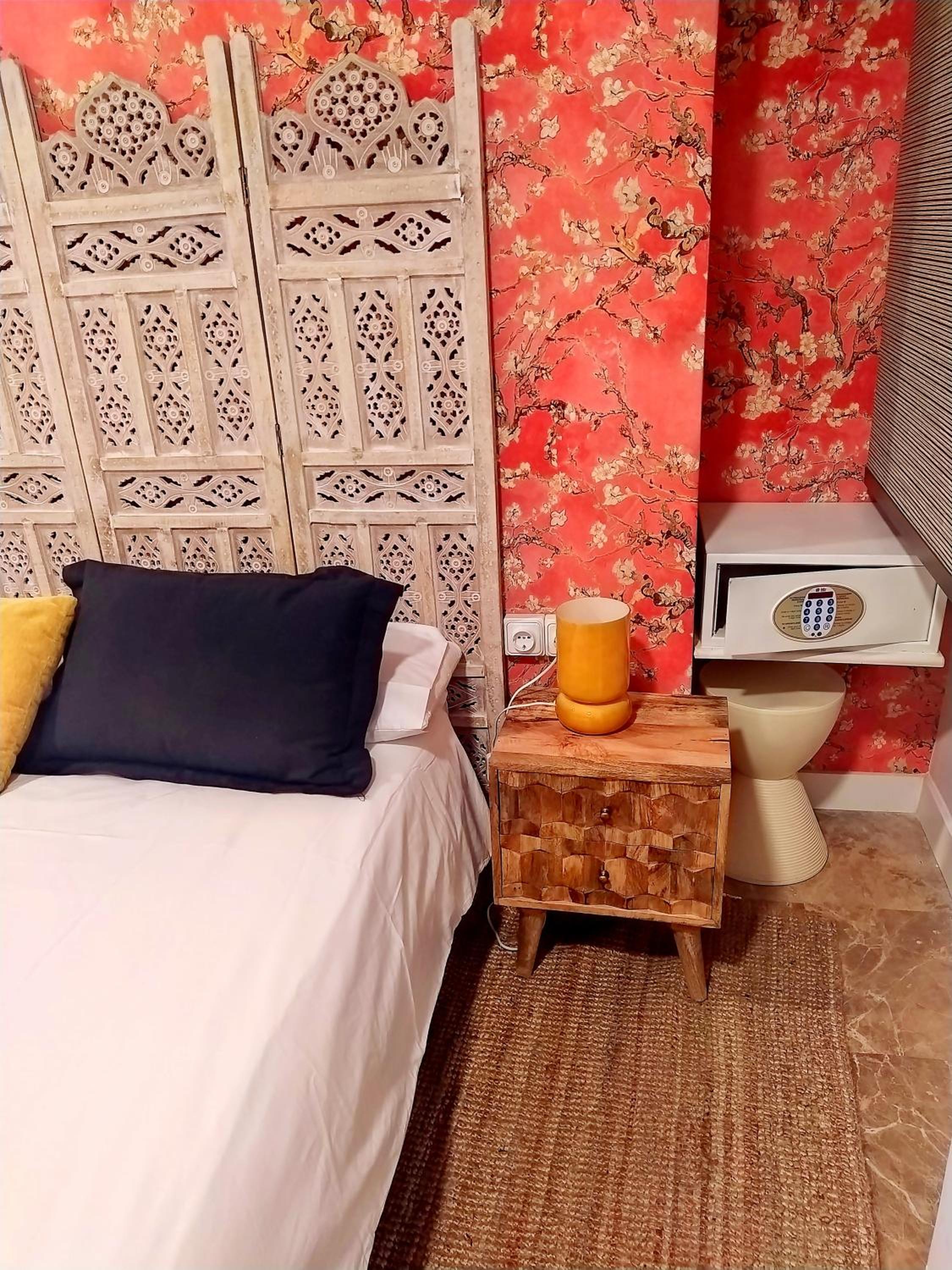 One-Bedroom Apartment - Photo 3