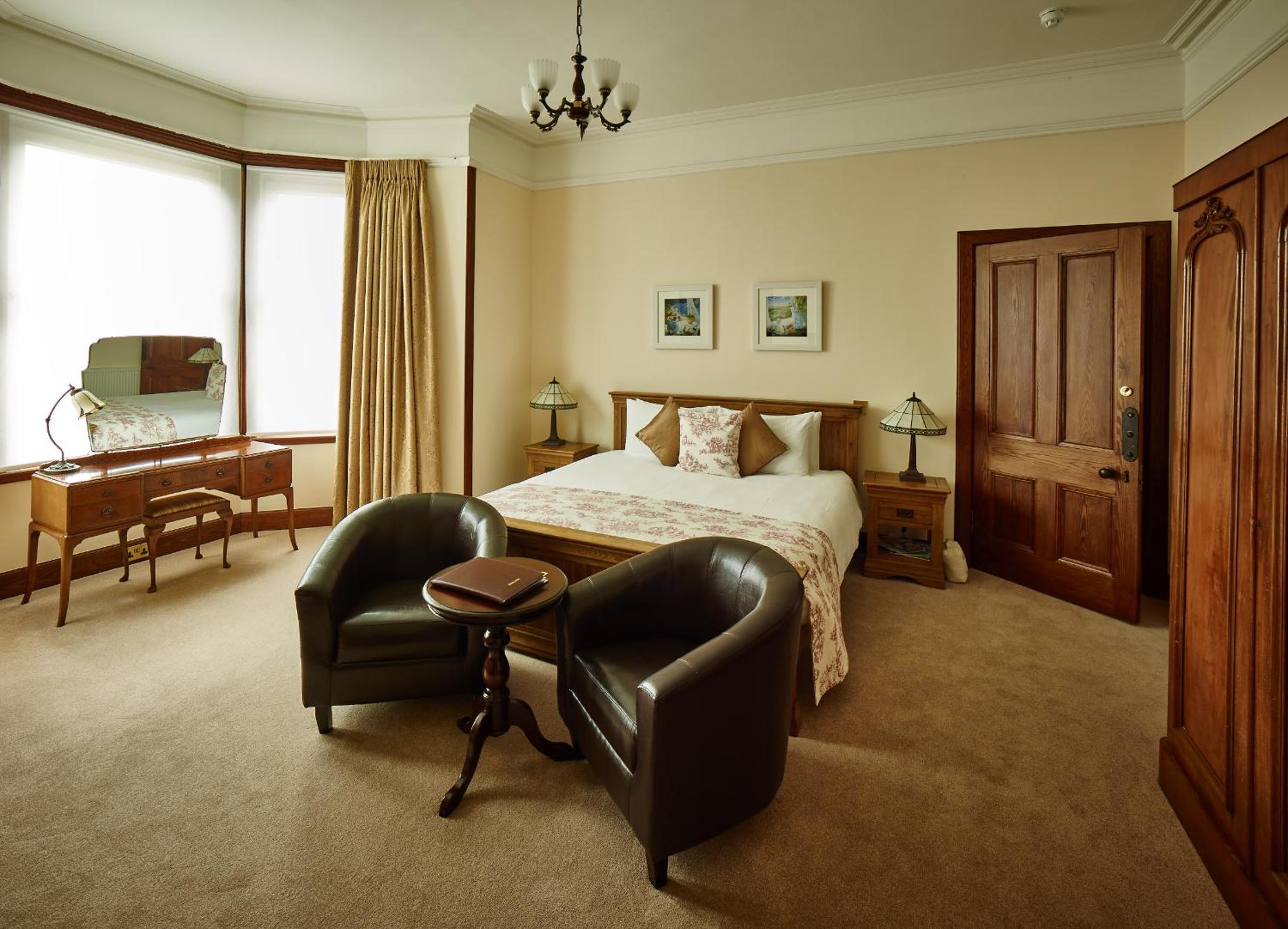 Superior King Suite photo 1