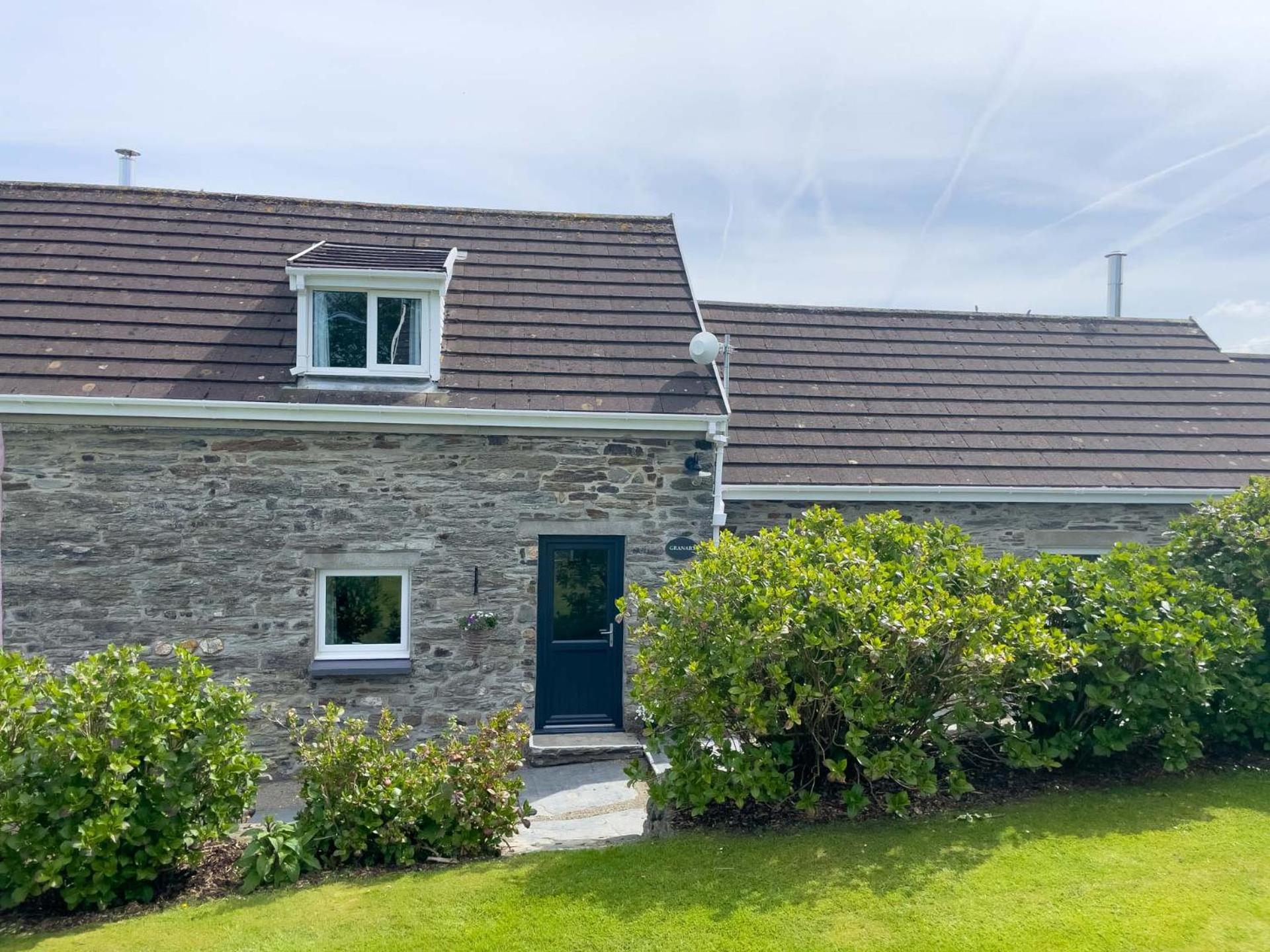 Three-Bedroom House photo 2