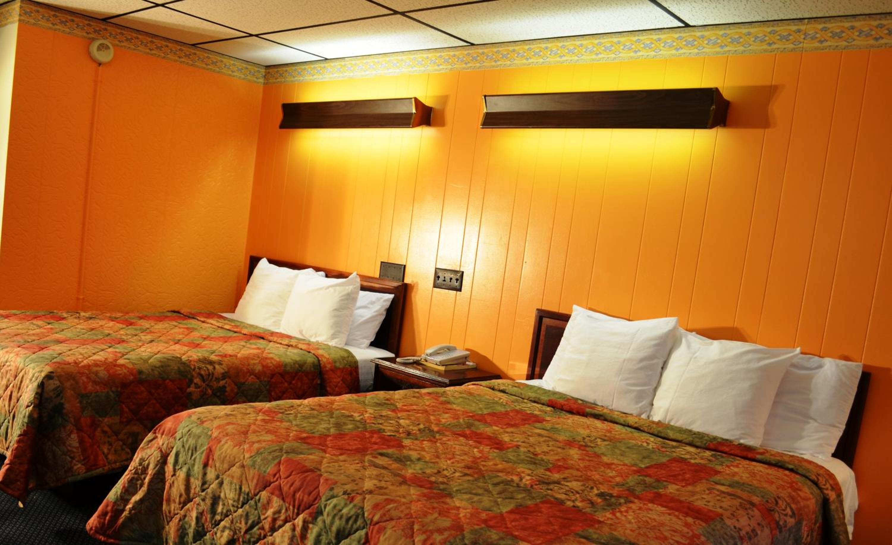 Deluxe Queen Room with Two Queen Beds - Non-Smoking
