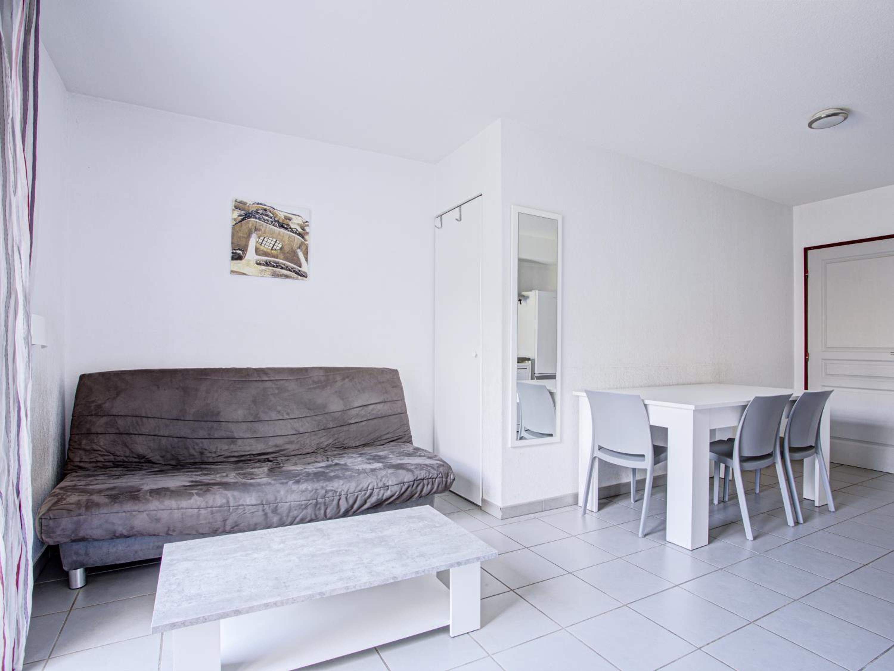One-Bedroom House - 8 Adults with Air-Conditioning photo 1
