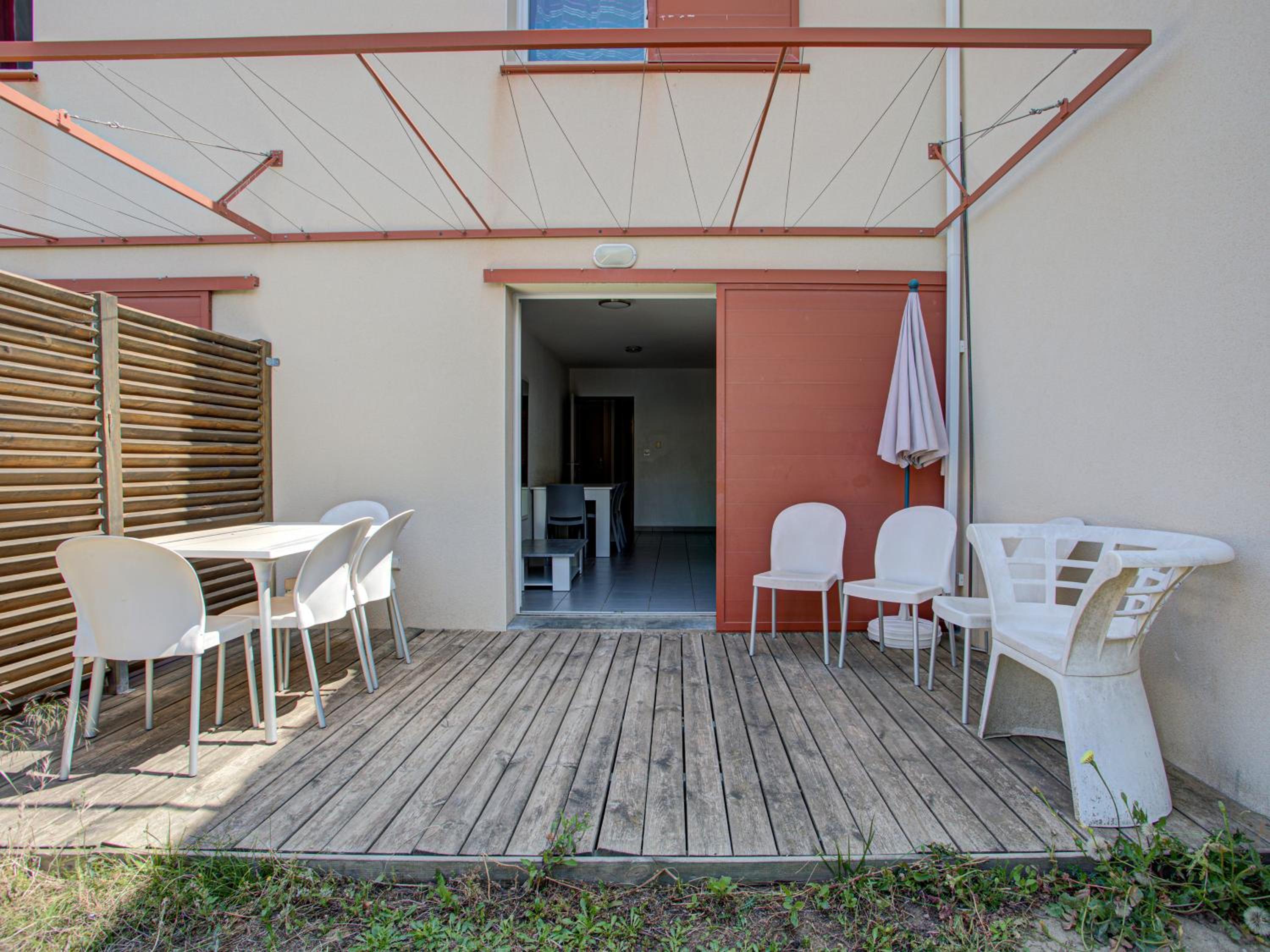 Two-Bedroom House - 6 Adults with Air-Conditioning photo 3