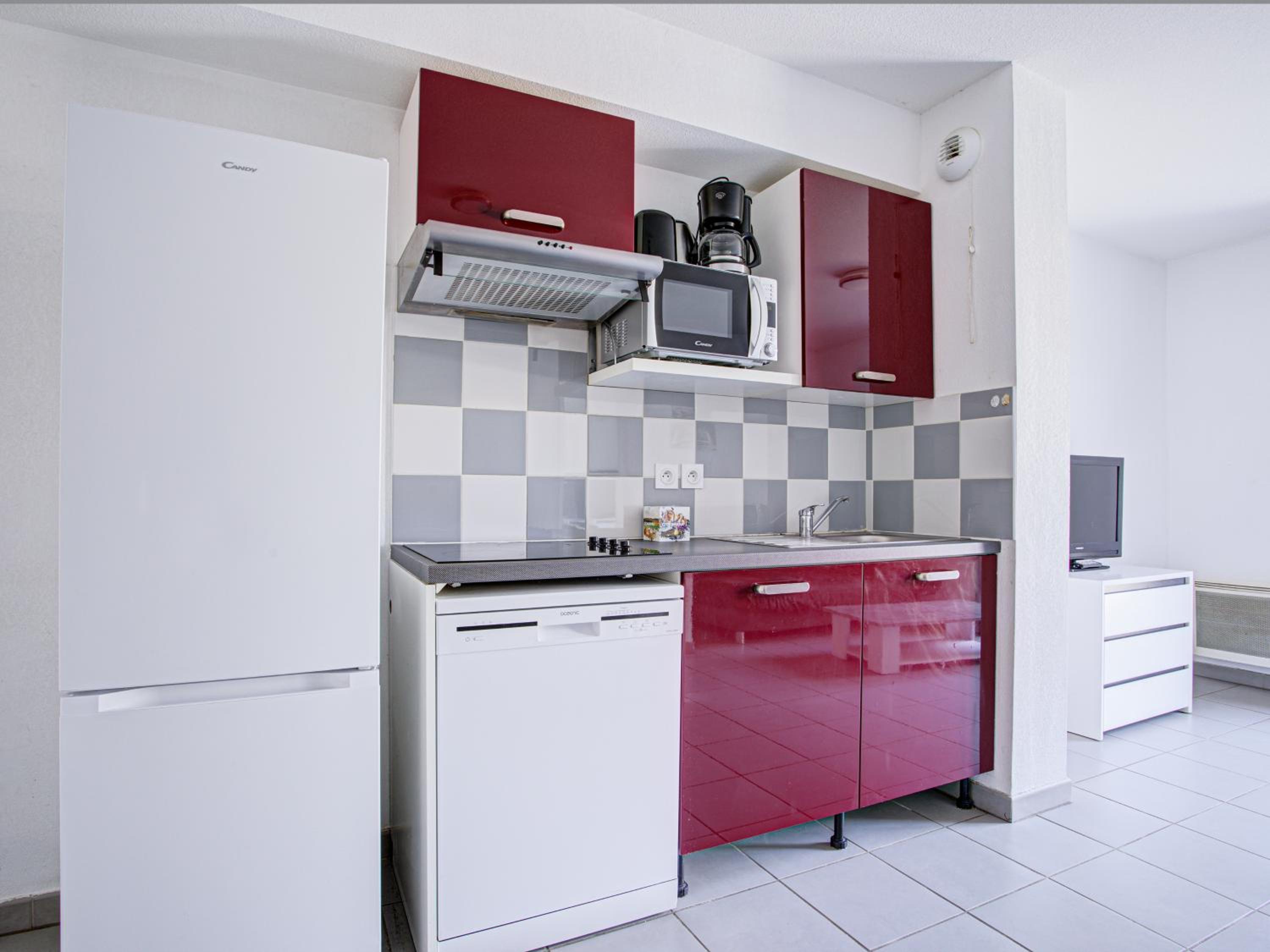 One-Bedroom House - 8 Adults with Air-Conditioning photo 2