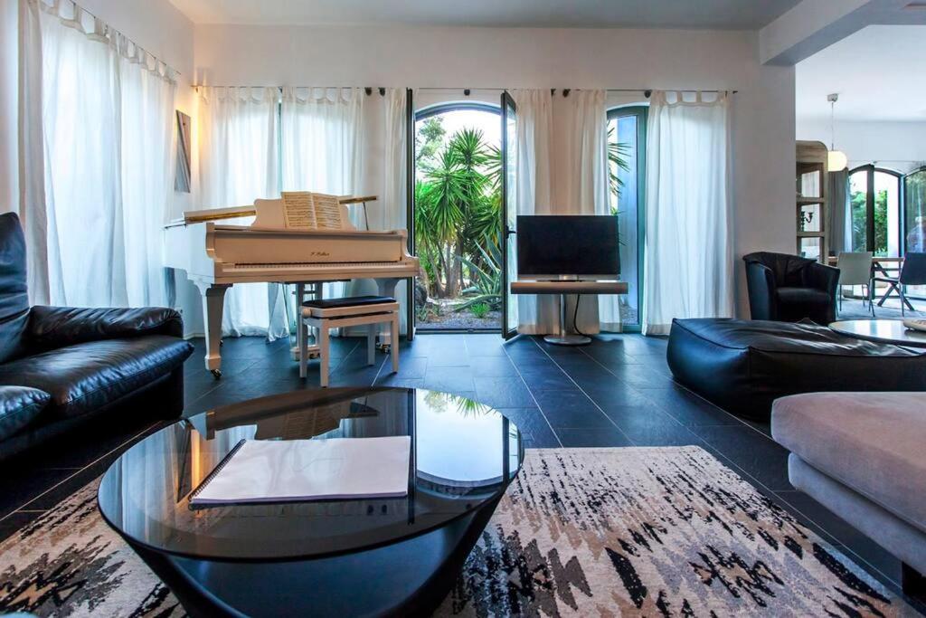 Villa photo 3