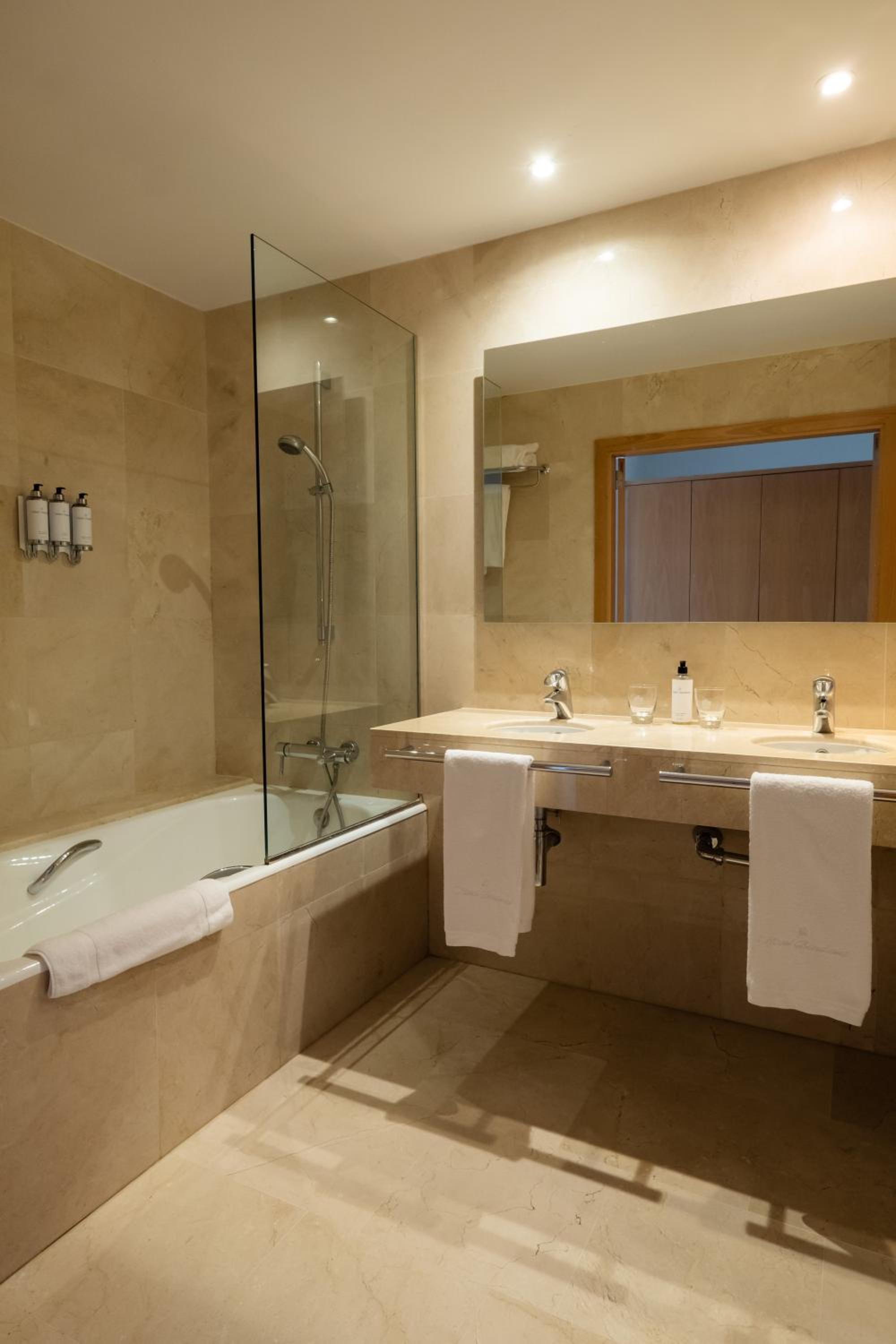 Deluxe Double Room with Sea View photo 2