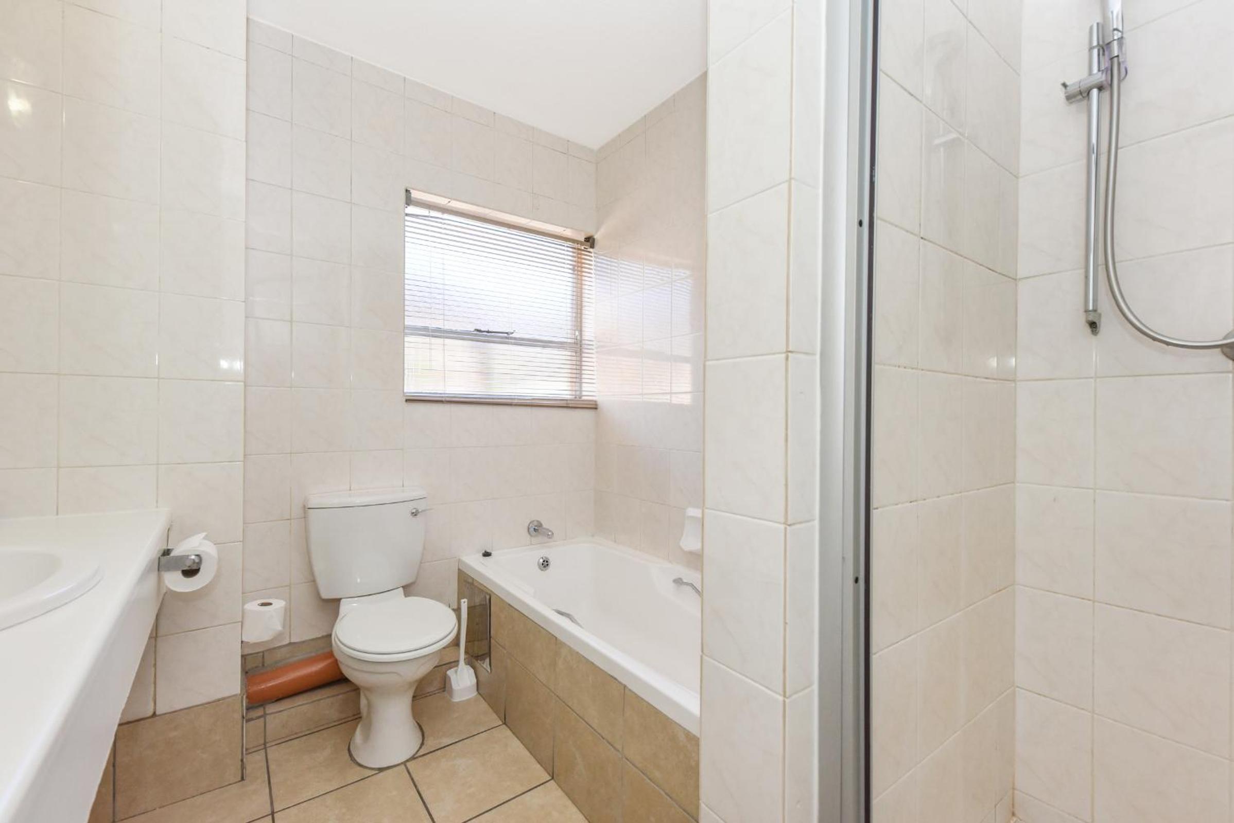 Deluxe King Room with Balcony - Photo 2