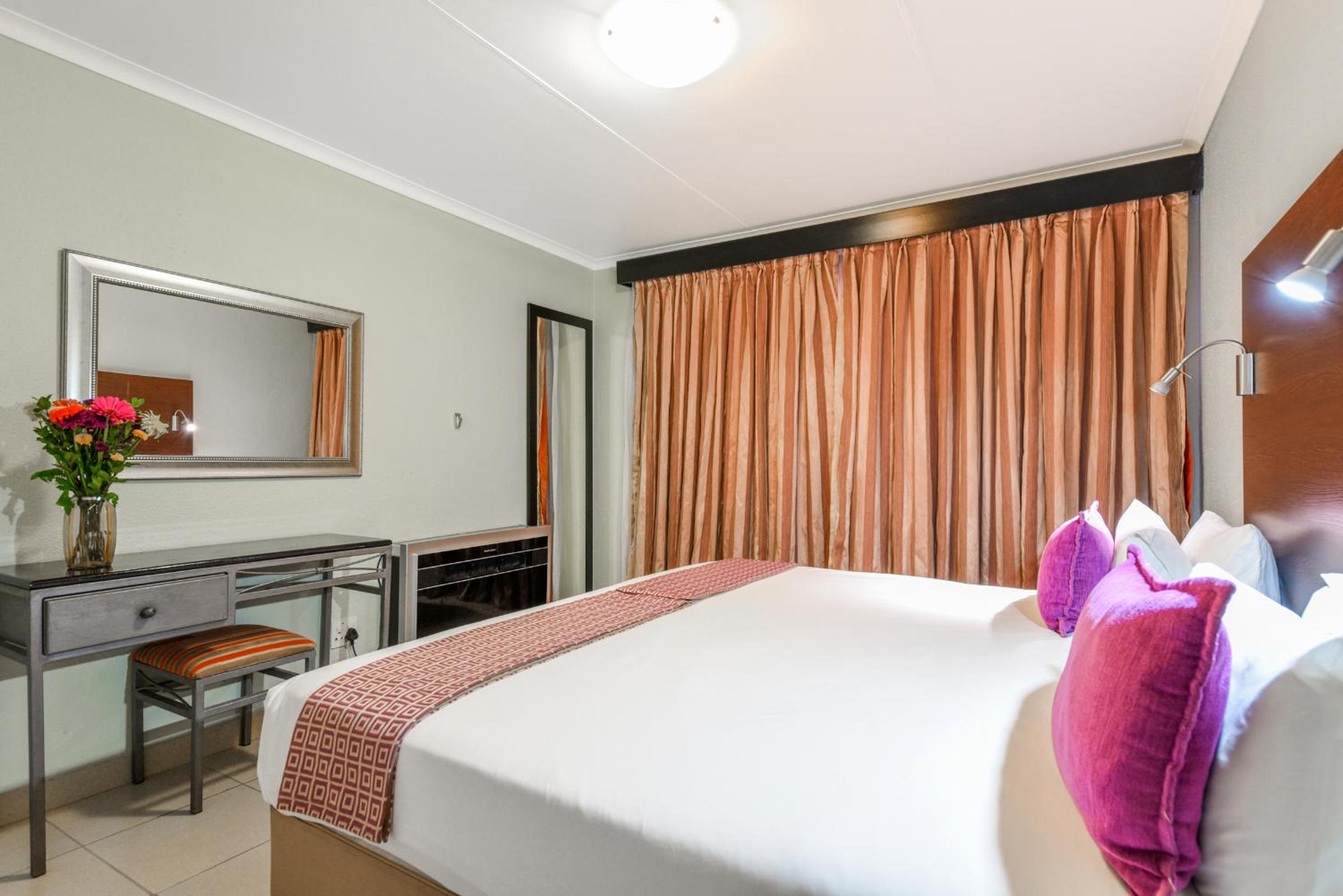 Superior Room with Balcony, One King and Two Single Beds - Photo 5