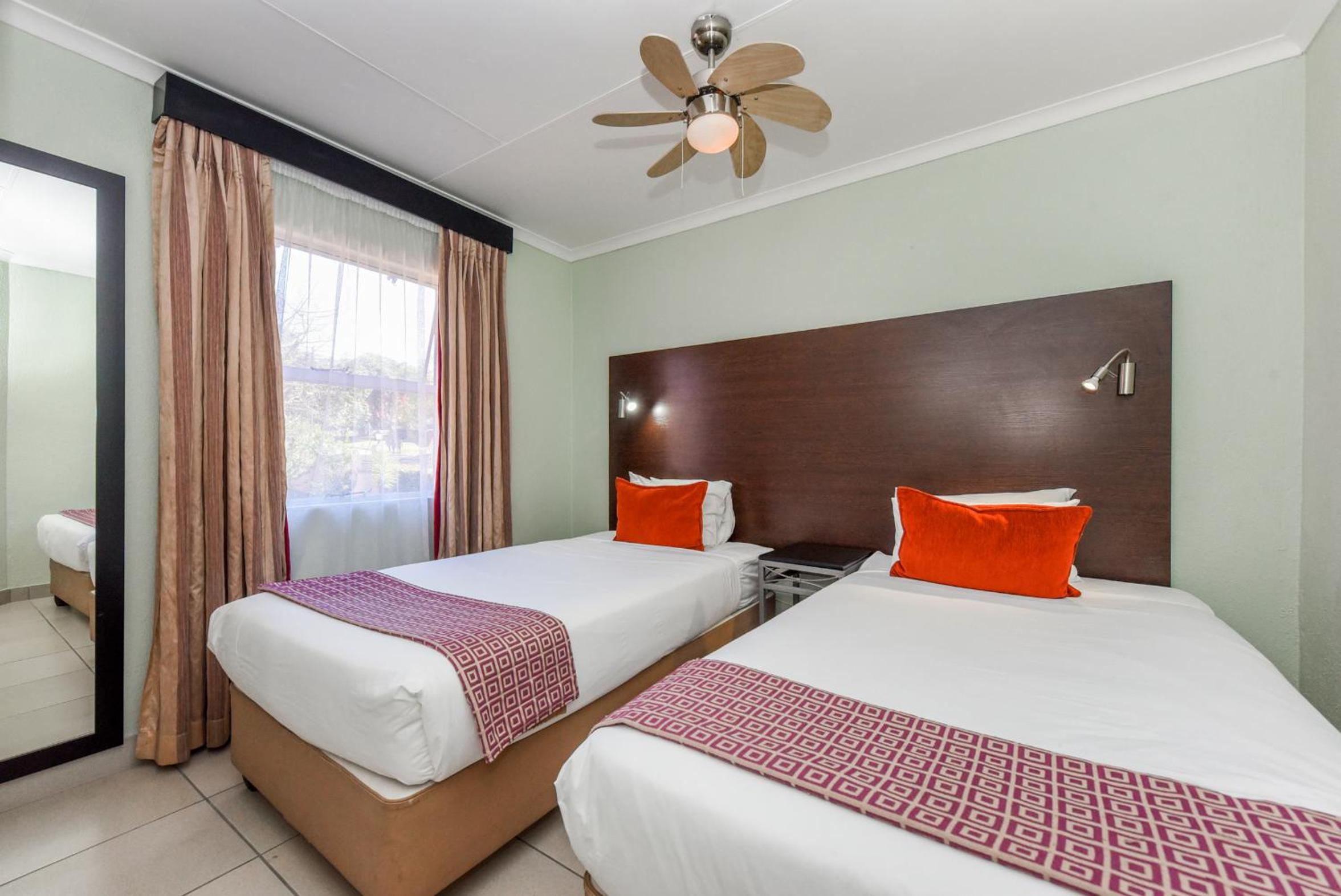 Standard Twin Room - Photo 4