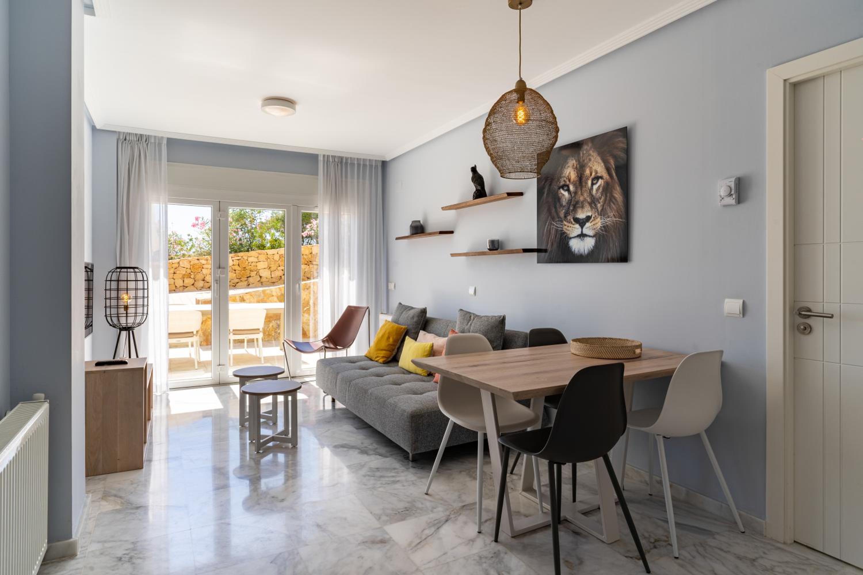 Apartamento con terraza y vistas