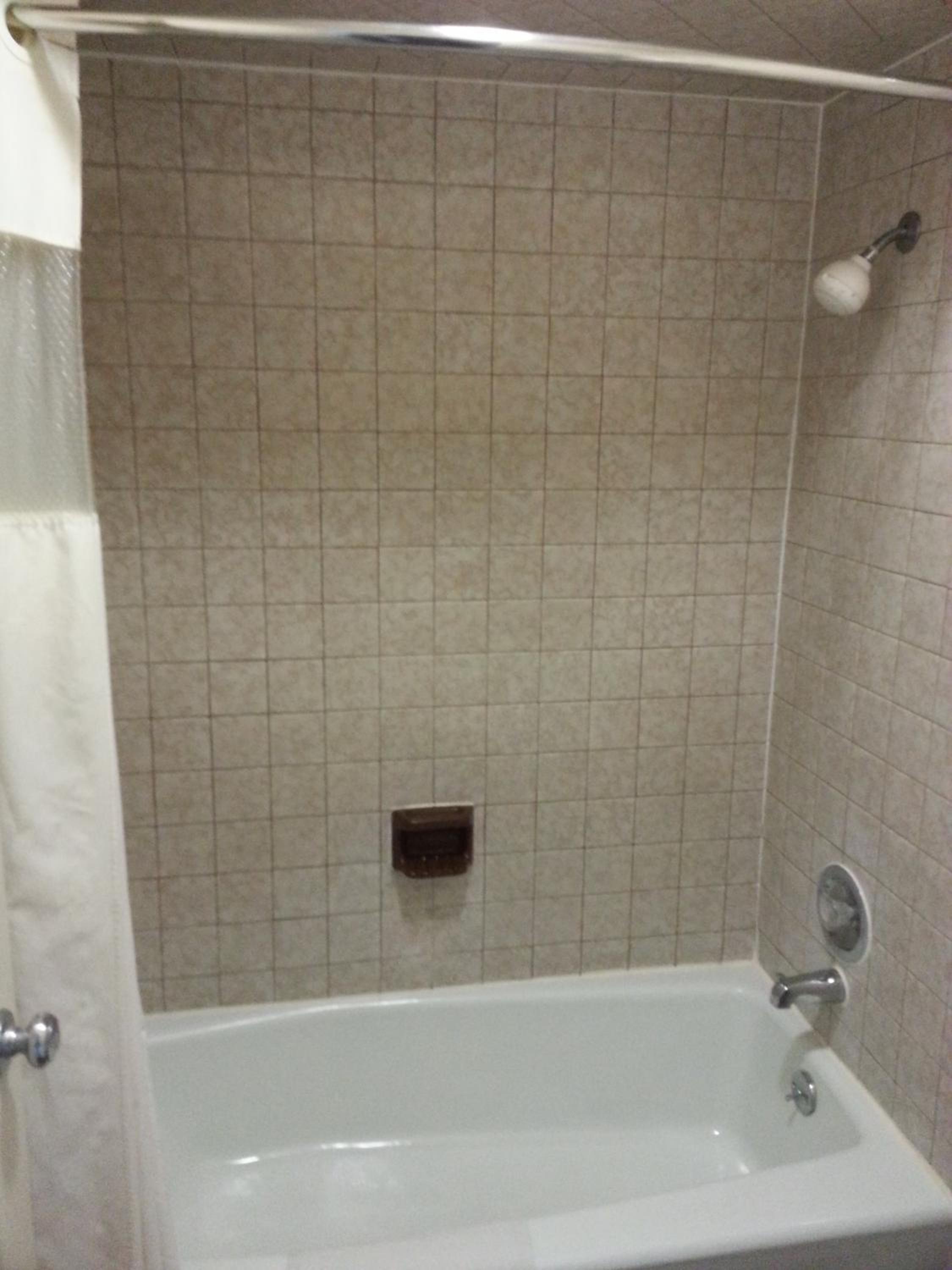 Queen Room with Two Queen Beds - Non-Smoking - Photo 6