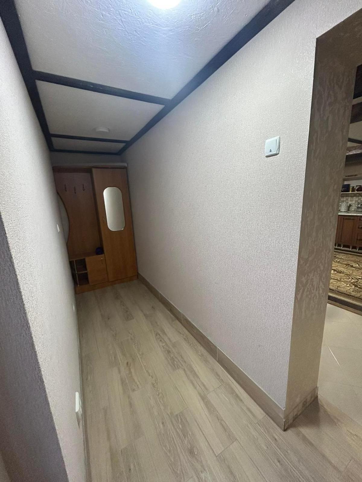 Six-Bedroom House photo 2