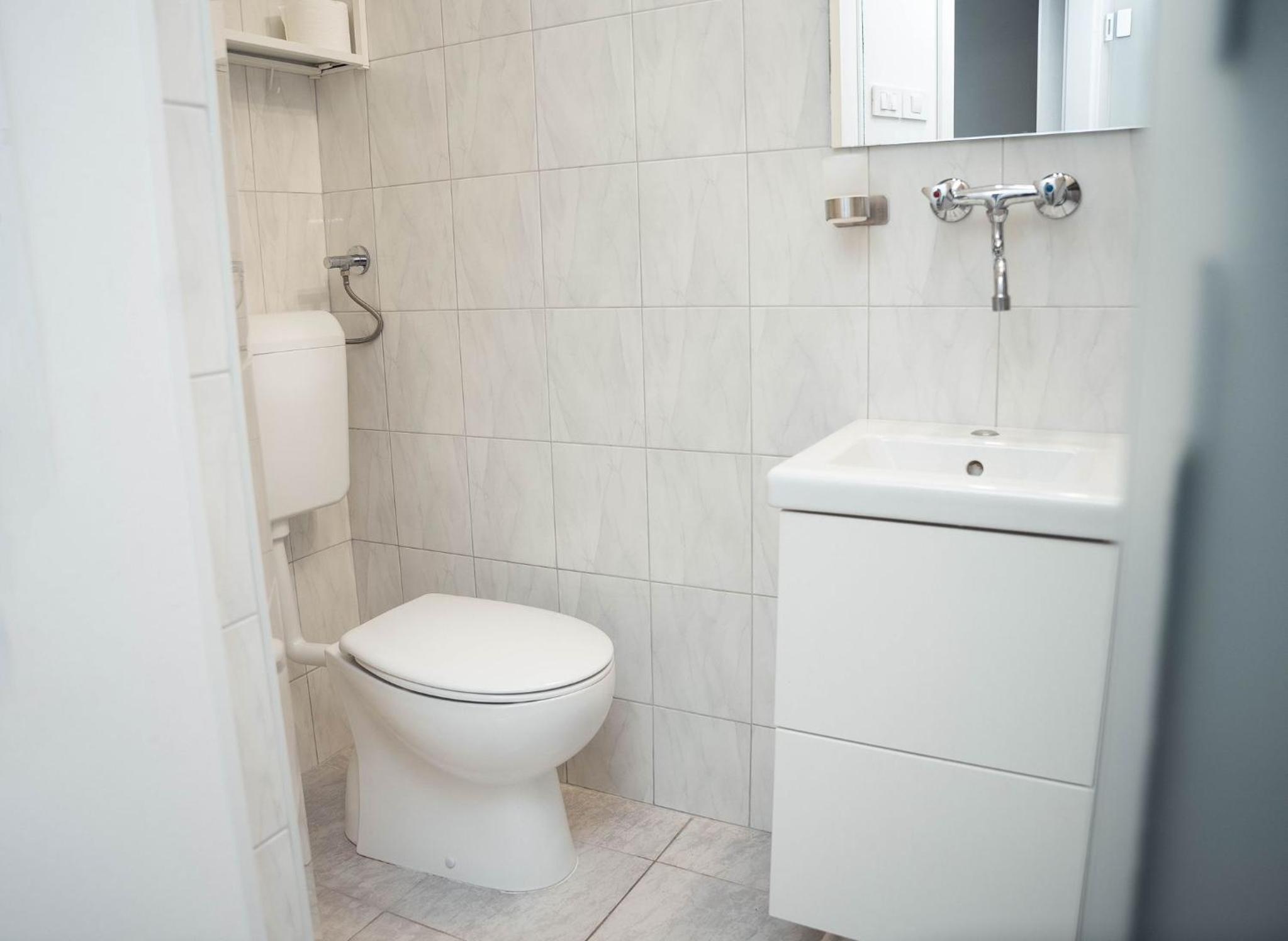 Studio Apartment - Photo 4