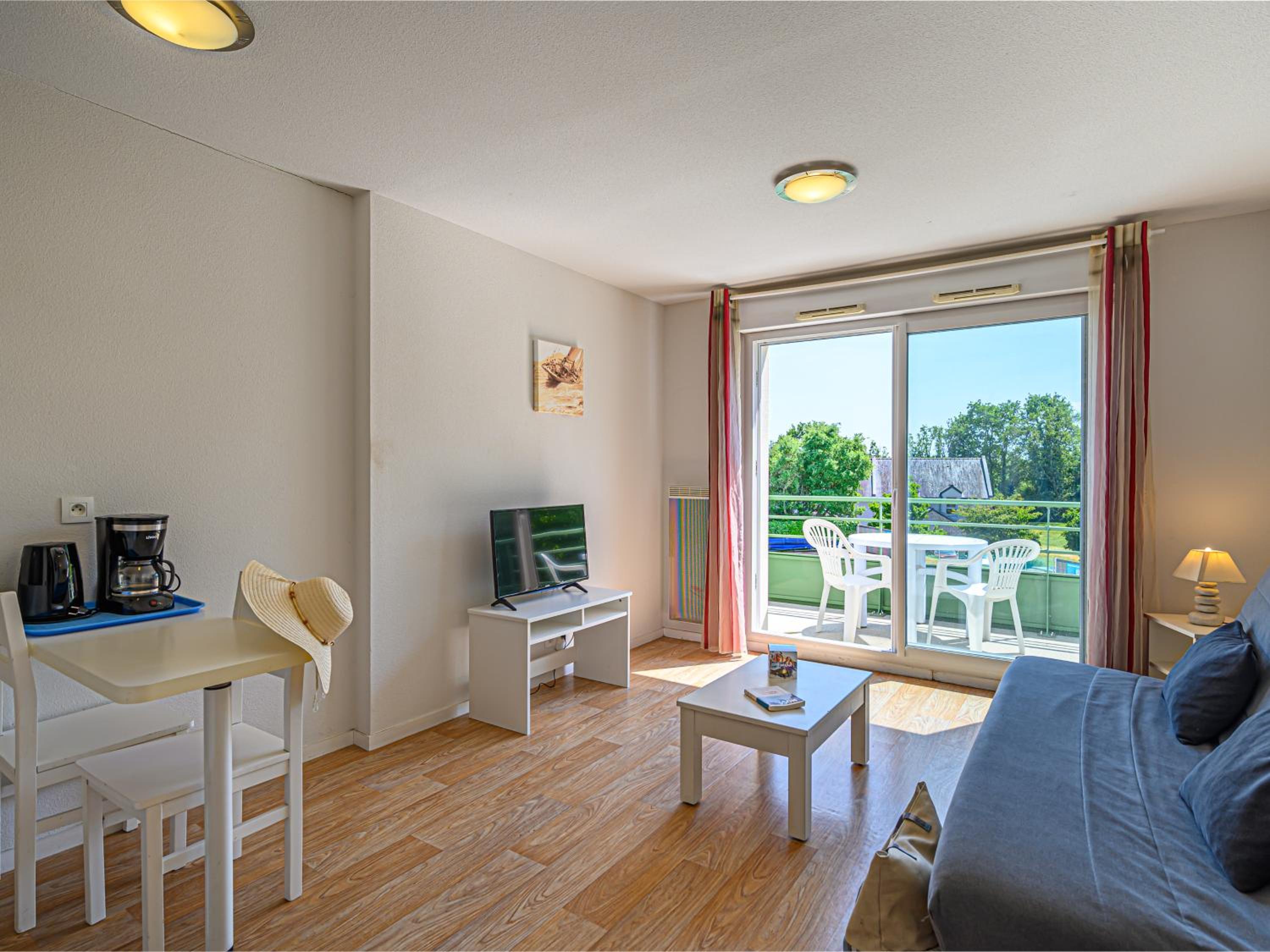 Studio with Balcony (2 Adults) - Photo 4