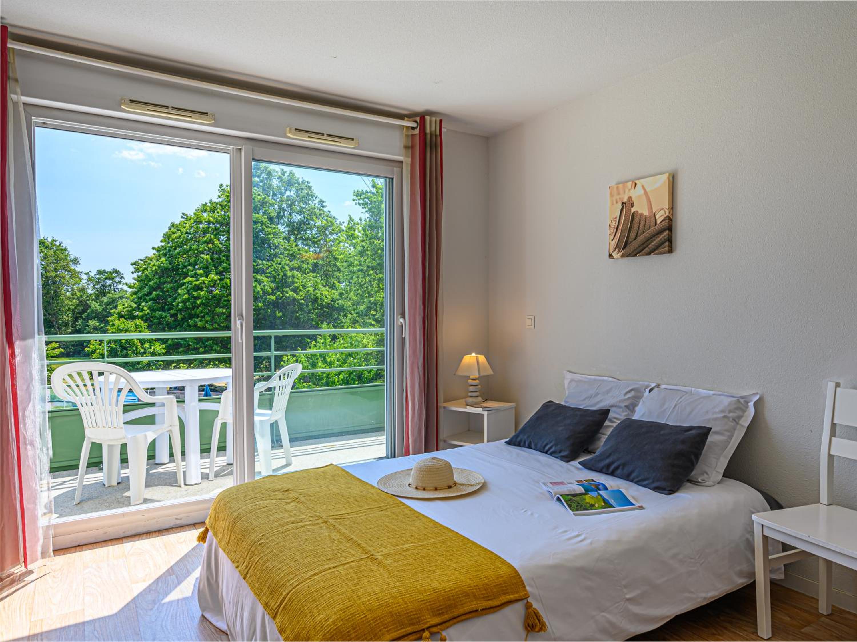 Studio with Balcony (2 Adults) - Photo 1