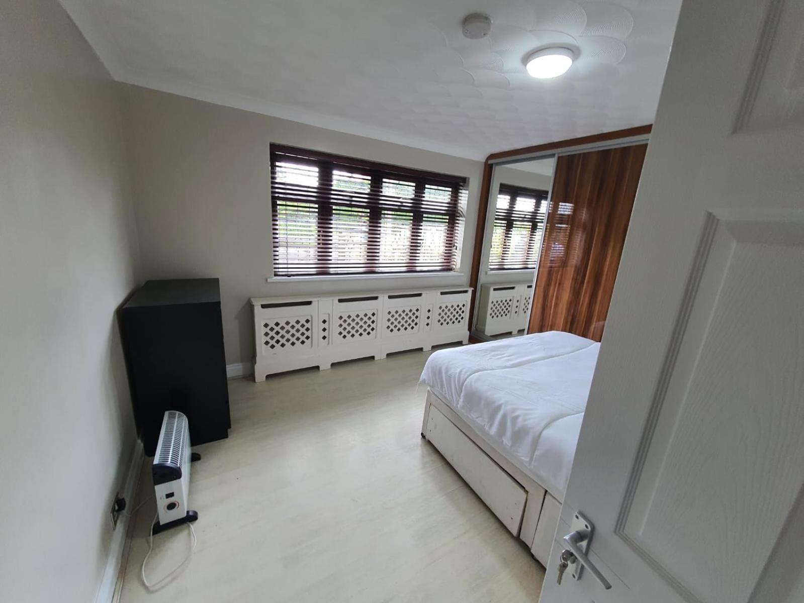Double Room With Shared Toilet photo 3